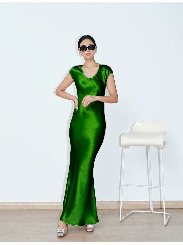 Keep it for yourself! Imported acetic acid satin dress 45 degrees oblique cut U-neck acetic acid satin long dress with stylish pendant