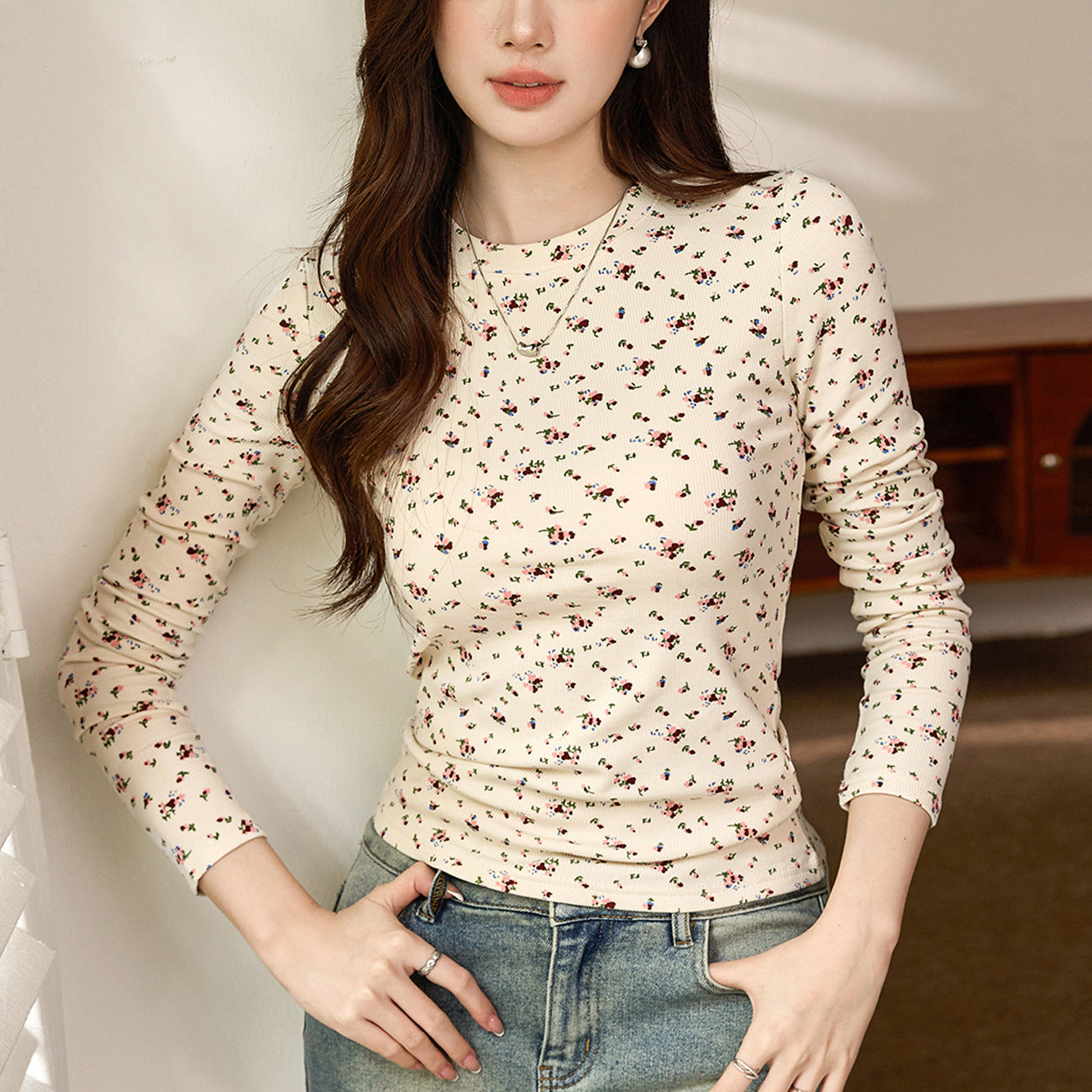 Thin velvet polished T-shirt women's long-sleeved retro floral 2026 autumn and winter new slim-fit top temperament crew neck bottoming shirt