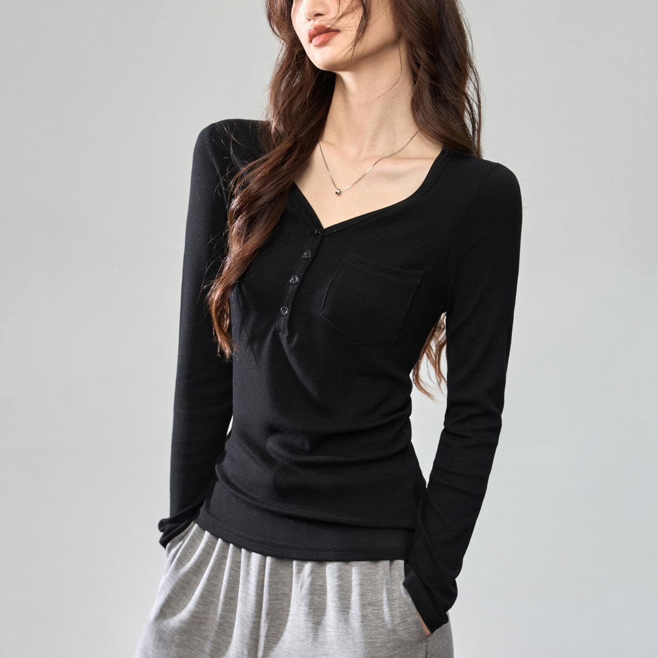 260G Youke silk design sense button temperament V-neck bottoming shirt women's autumn long-sleeved T-shirt Spice girl slim shoulder top