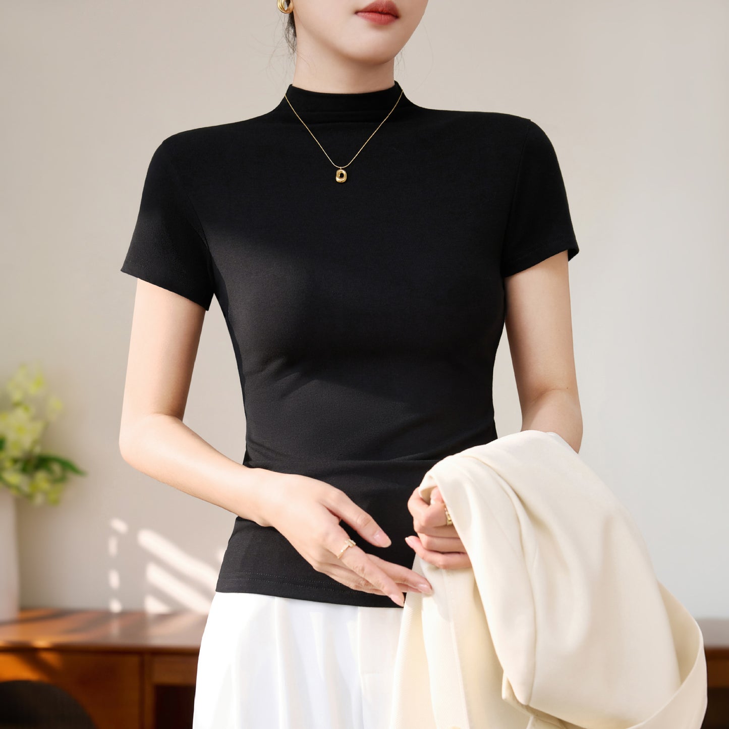 High-end unique T-shirt straight shoulder threaded short sleeve semi-high neck slim base shirt women's summer sexy hot girl top top