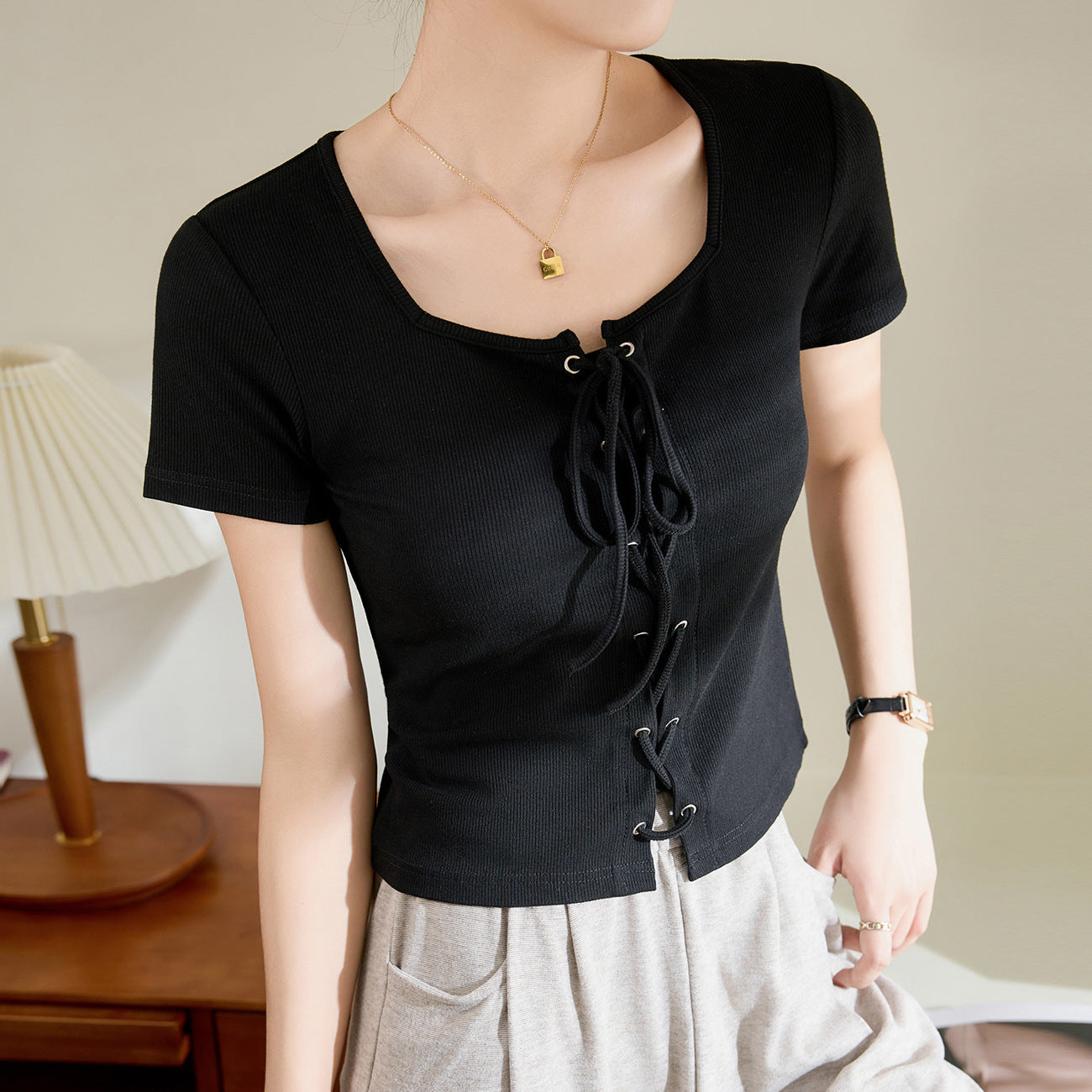 [Use good materials] High-end design strap T-shirt women's summer 2026 new square neck short-sleeved top fashionable outer wear