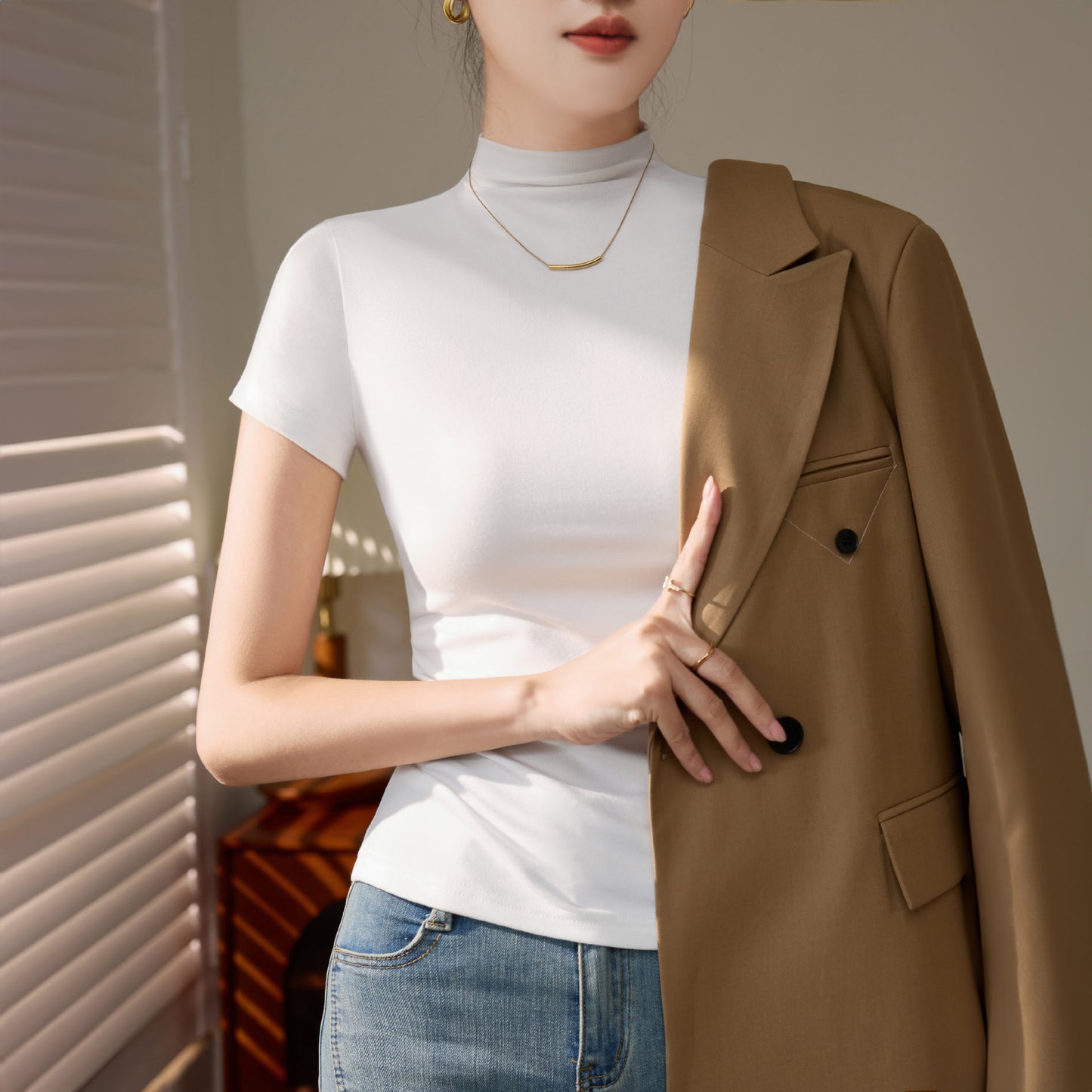 Straight shoulder short summer wear Korean base shirt short-sleeved T-shirt women's 2025 slim slim and sweet and spicy top