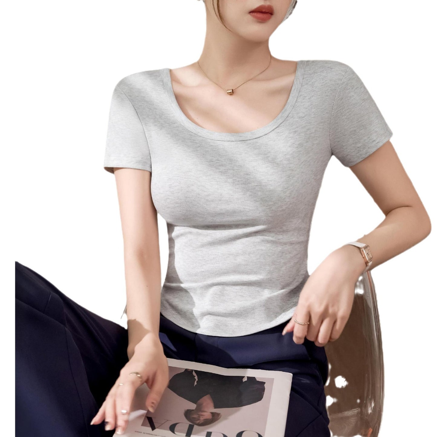 High-quality short-sleeved T-shirt women's 2025 new summer slim-fitting and thin curved hem fashionable foreign U-neck top trendy