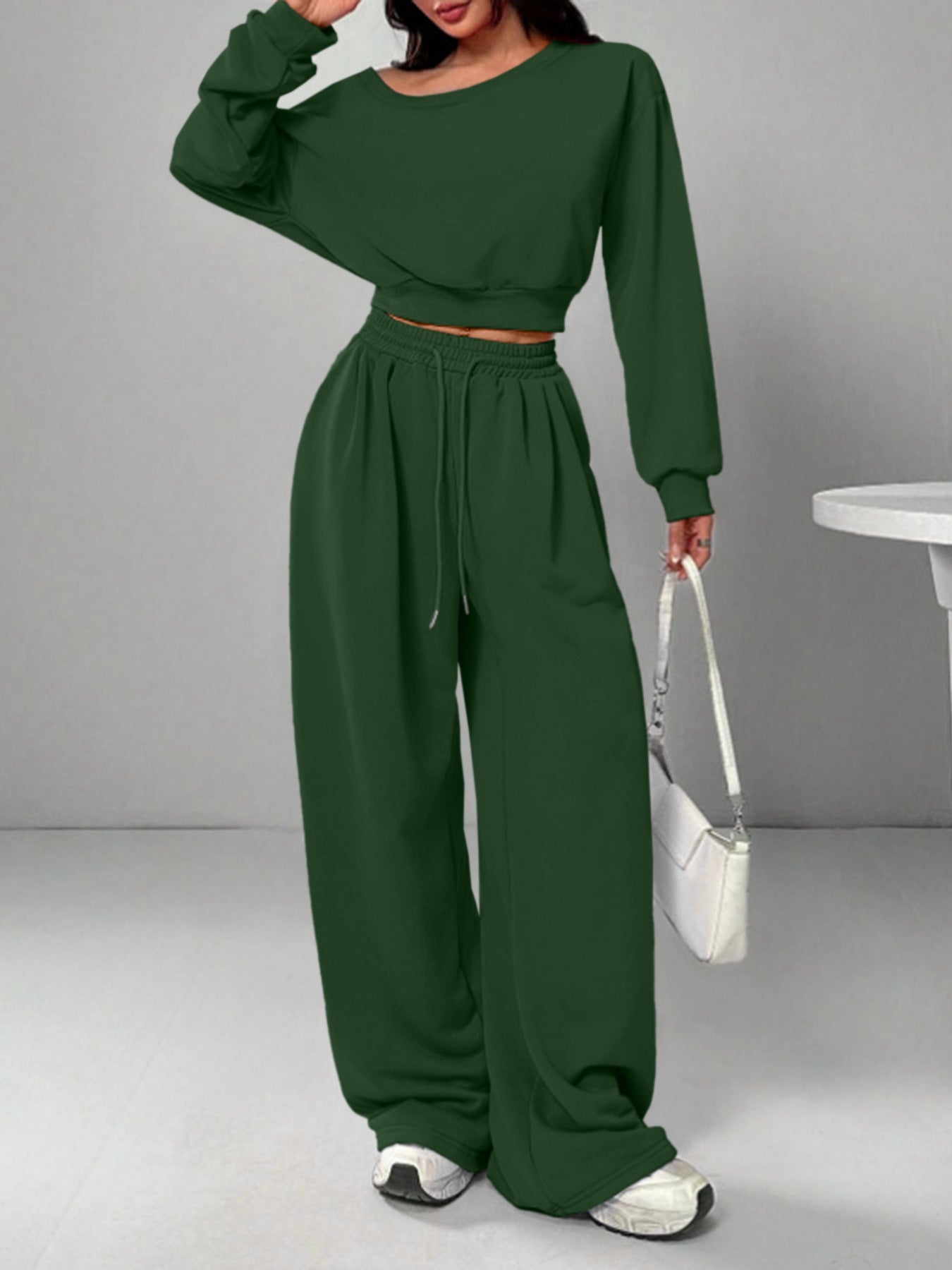 Spot European and American casual suit solid color sweater women's one-word collar off-shoulder loose knitted short long-sleeved suit