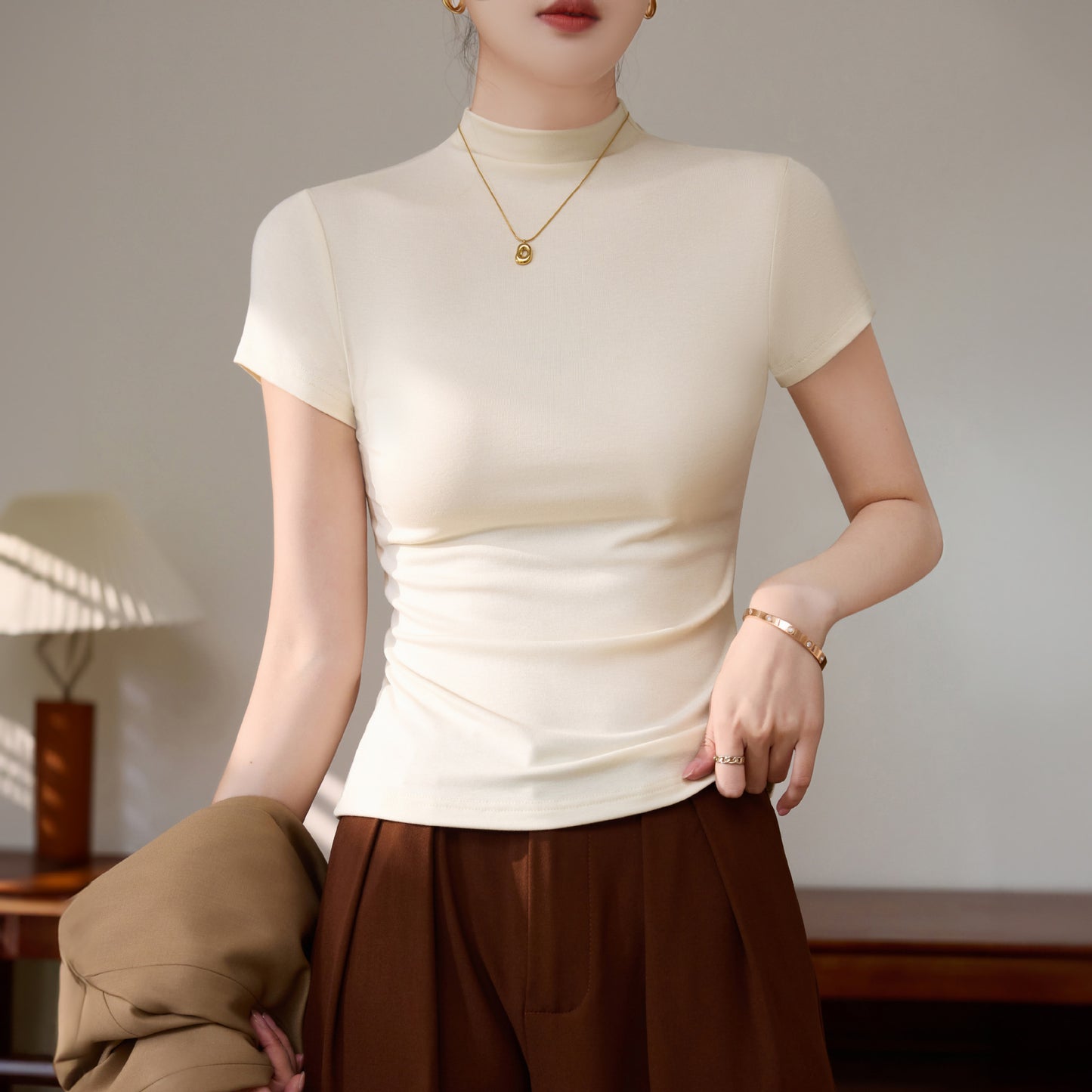 Basic beautiful base shirt, women's semi-turtleneck, apricot slim short-sleeved T-shirt, summer foreign style front shoulder top, 2025