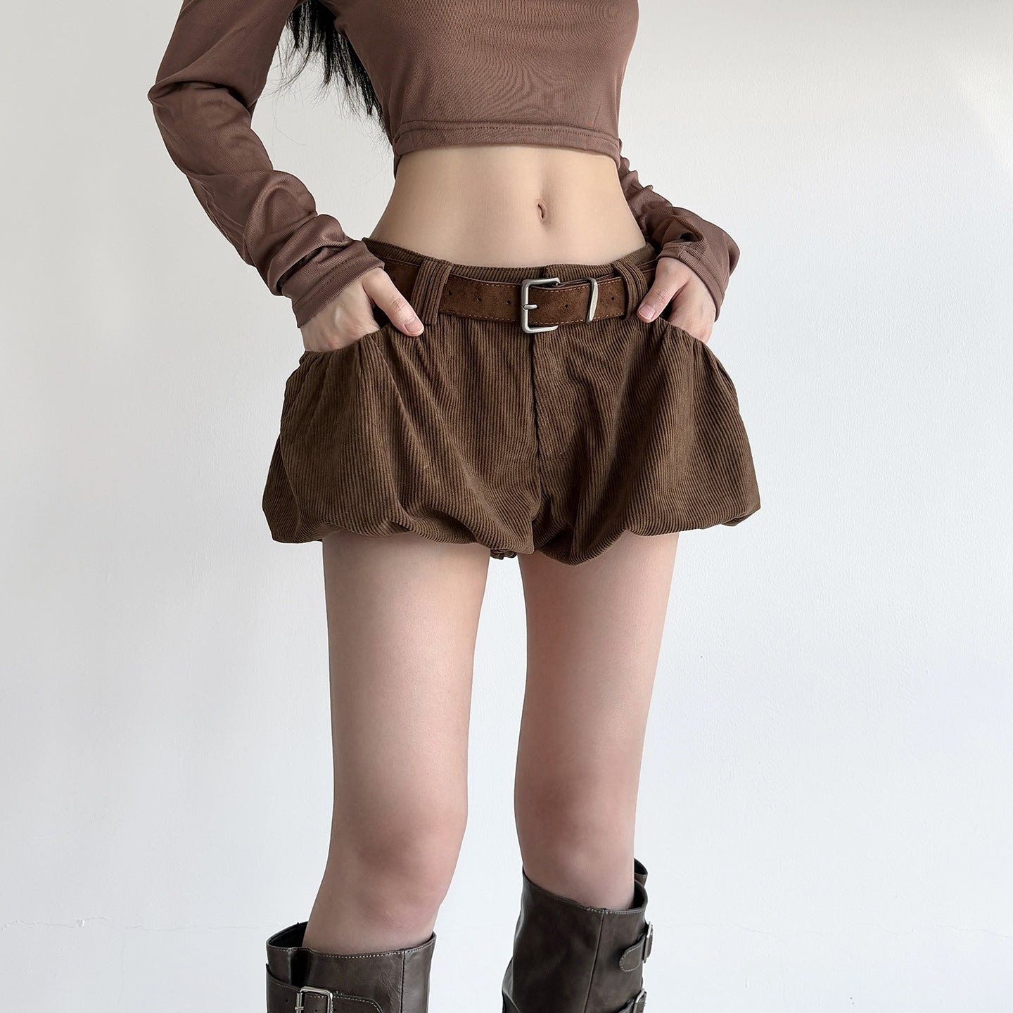 2025 autumn Korean style sweet and spicy new corduroy bud culottes low waist design suede belt accessories shorts