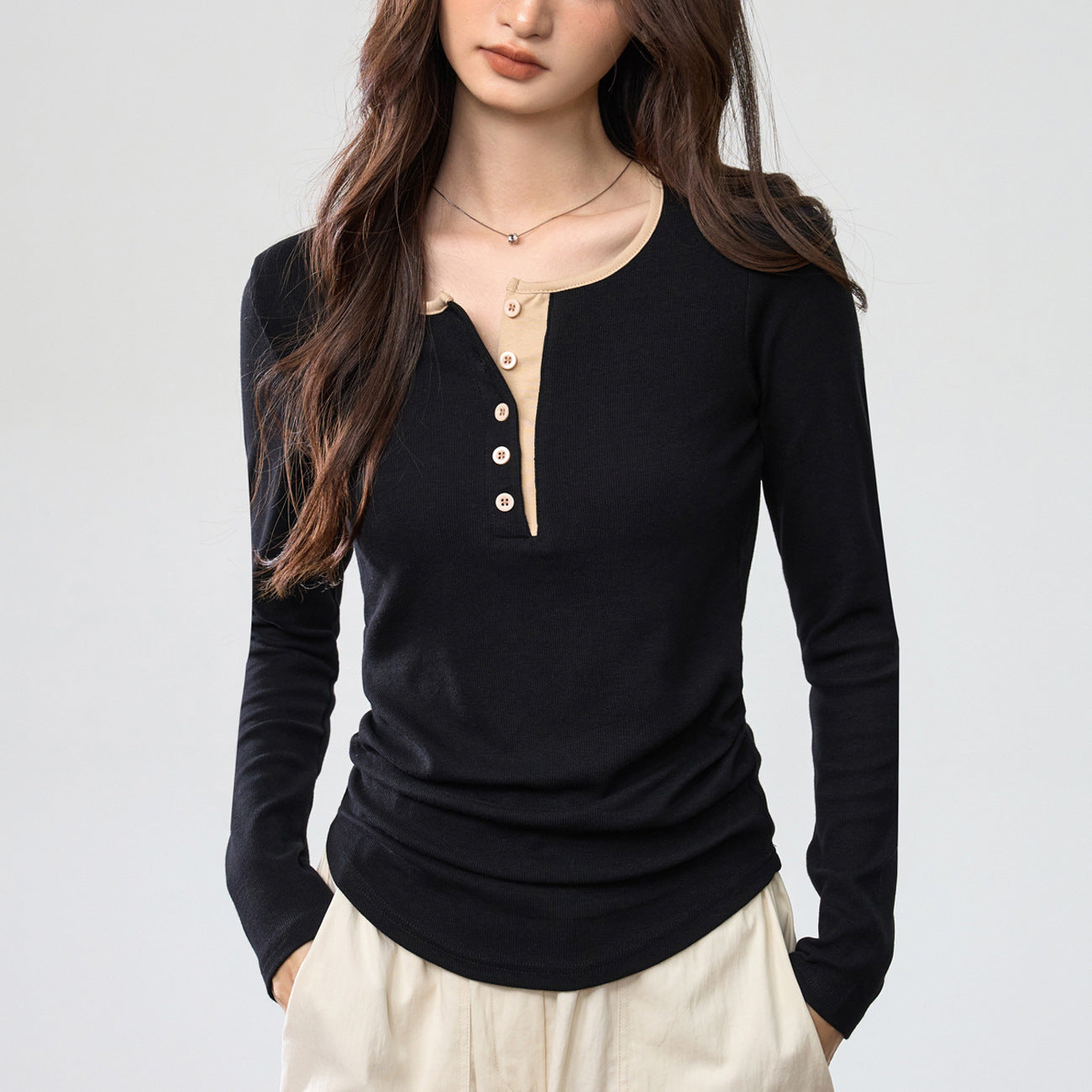 260G Youke silk, high-end design sense contrasting color round neck button-up long-sleeved T-shirt women's autumn new slim-fit pleated top