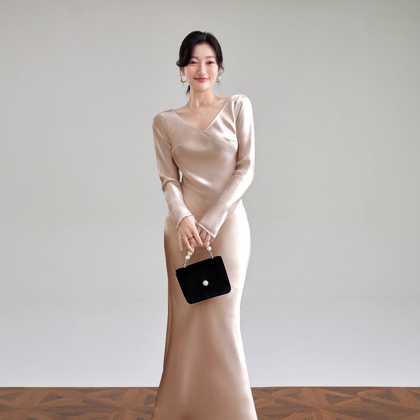 Haute couture imported acetic acid V-neck satin one-piece dress temperament oblique cut long dress fish tail advanced sense French