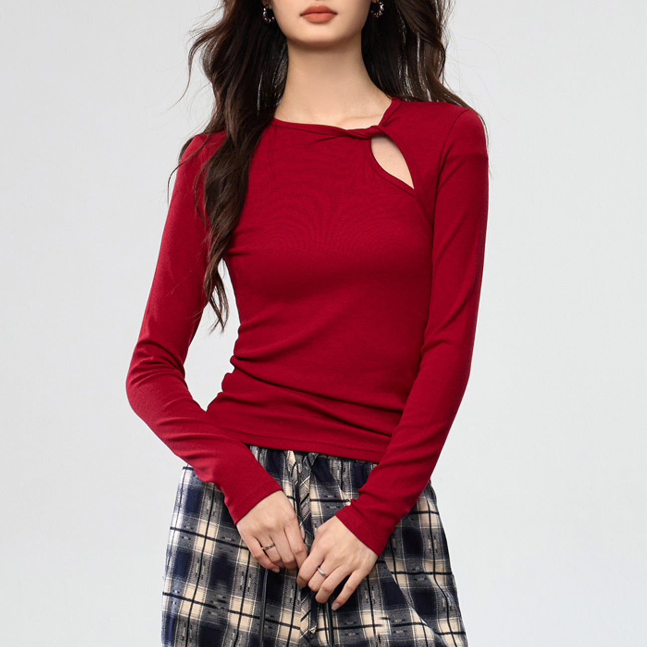 260G Youke silk, high-end design sense hollow temperament long-sleeved T-shirt women's early autumn French outer twist top