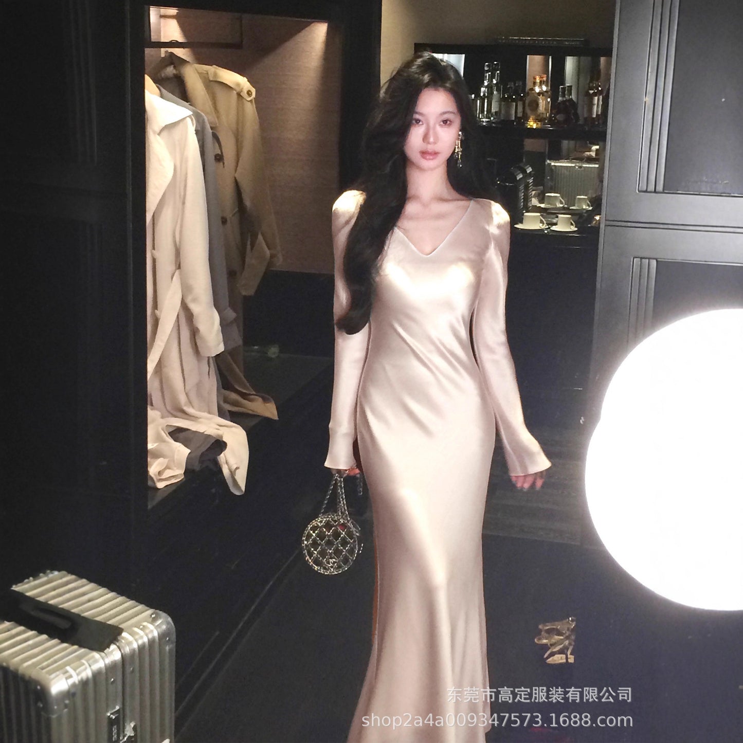 Haute couture imported acetic acid V-neck satin one-piece dress temperament oblique cut long dress fish tail advanced sense French