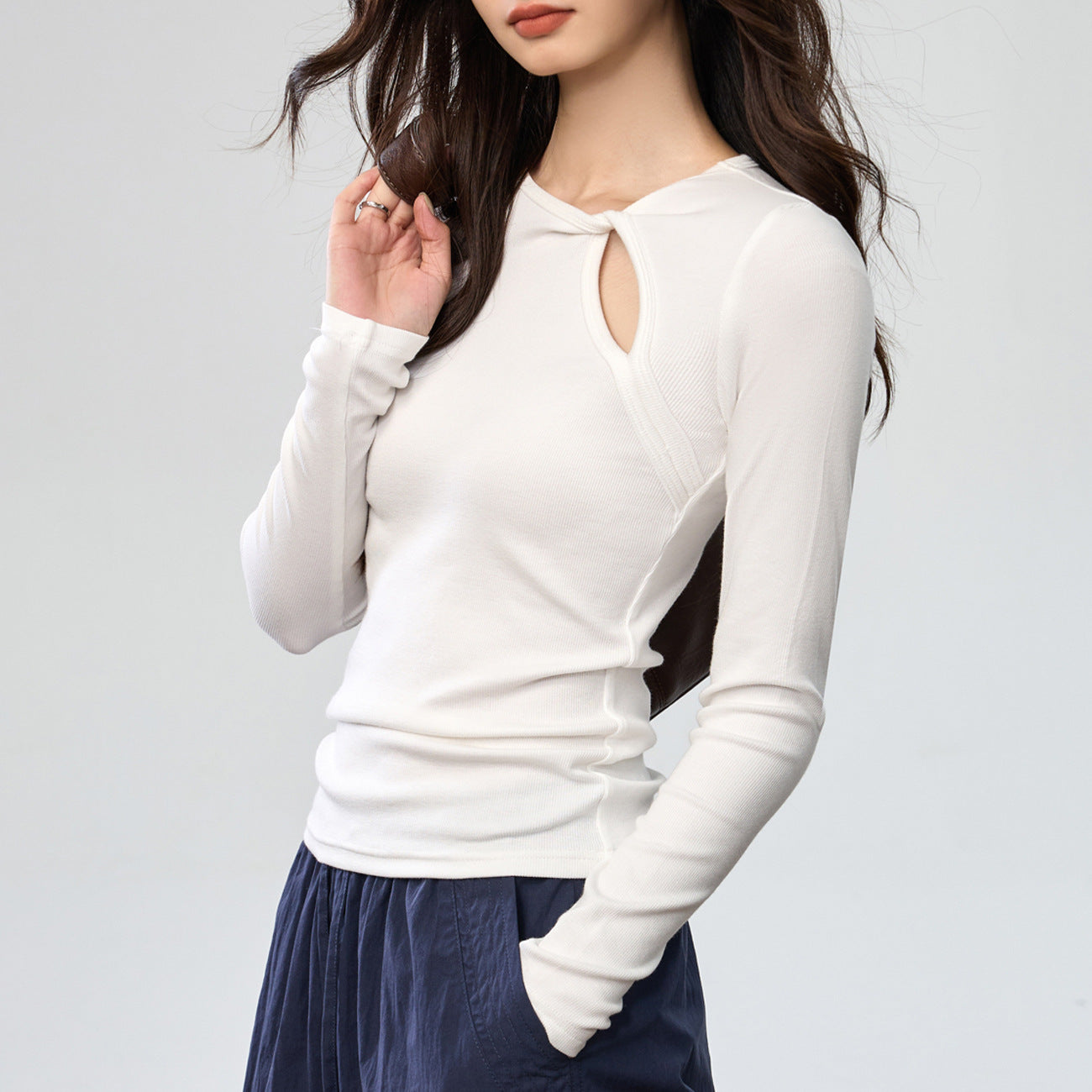 260G Youke silk, high-end design sense hollow temperament long-sleeved T-shirt women's early autumn French outer twist top