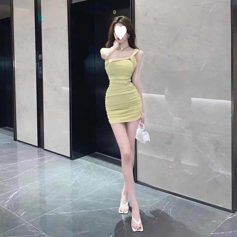 Mini skirt, pure Spice Girl design sense, slanted shoulders, slim fit, buttocks, small man, light and mature wind, suspenders, pleated dress, summer