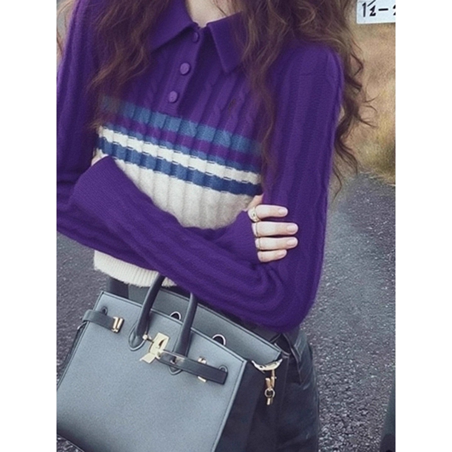 The winter of 2025 has a sense of luxury, super good-looking, soft and glutinous, lazy wind, and age-reducing style, especially relaxed, purple knitted sweater girl