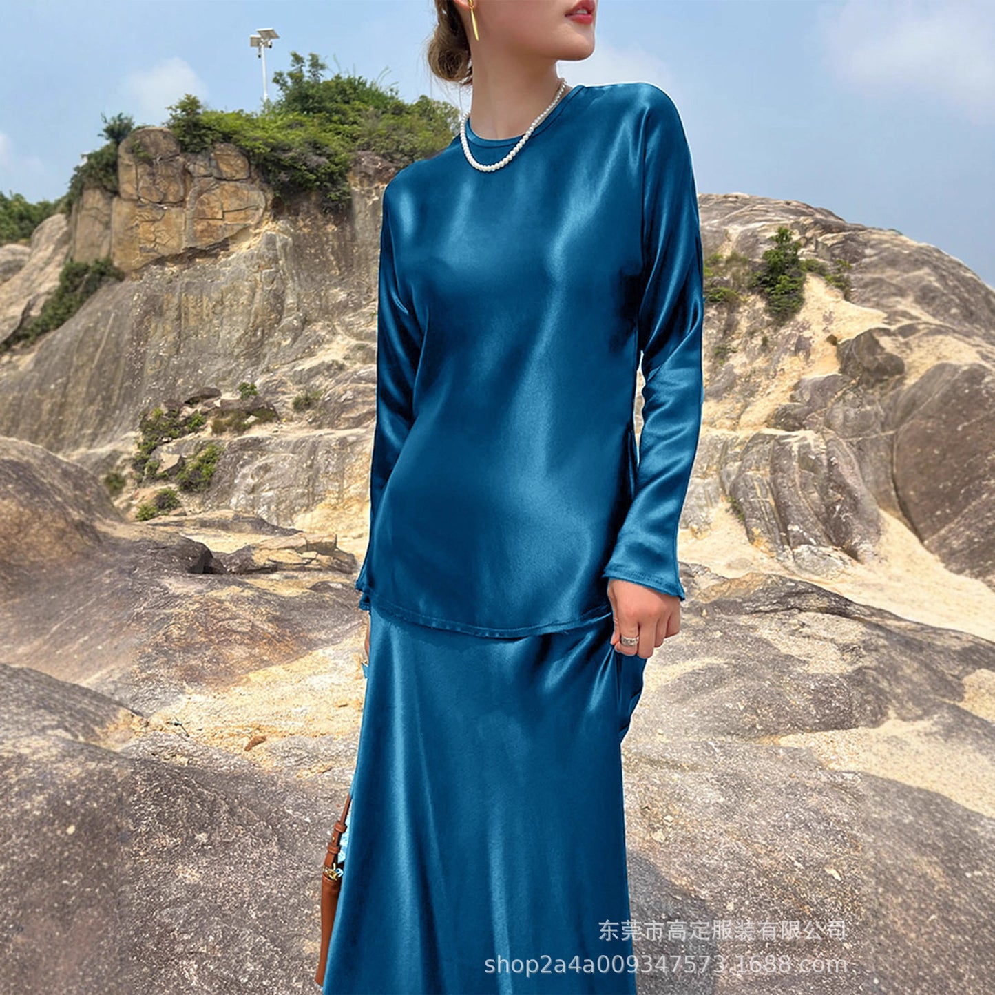 Haute couture spot~ imported acetic acid satin glossy silky slim long-sleeved shirt heavy solid color crew neck top autumn