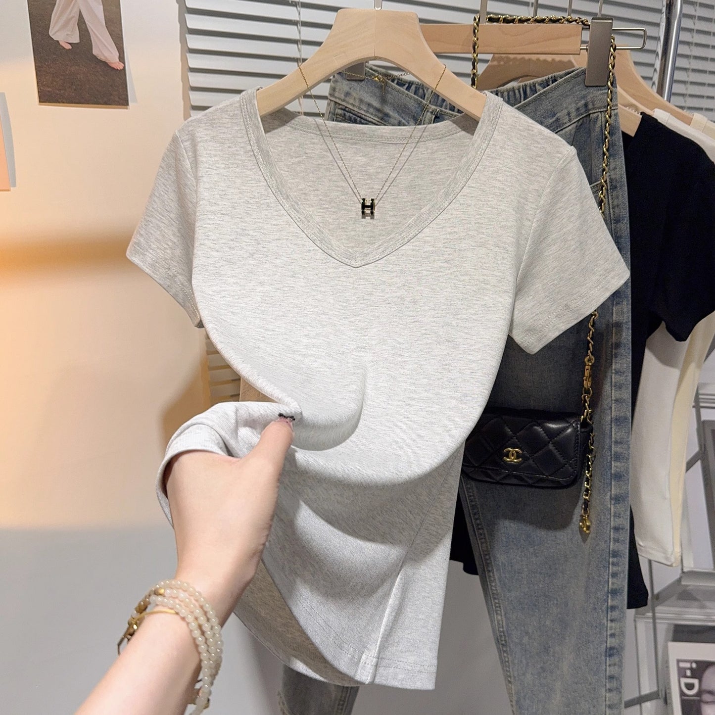 Summer new v-neck slim-fitting, meat-covering and thin, sexy inner cover, Korean version of unique chic half-sleeved versatile top