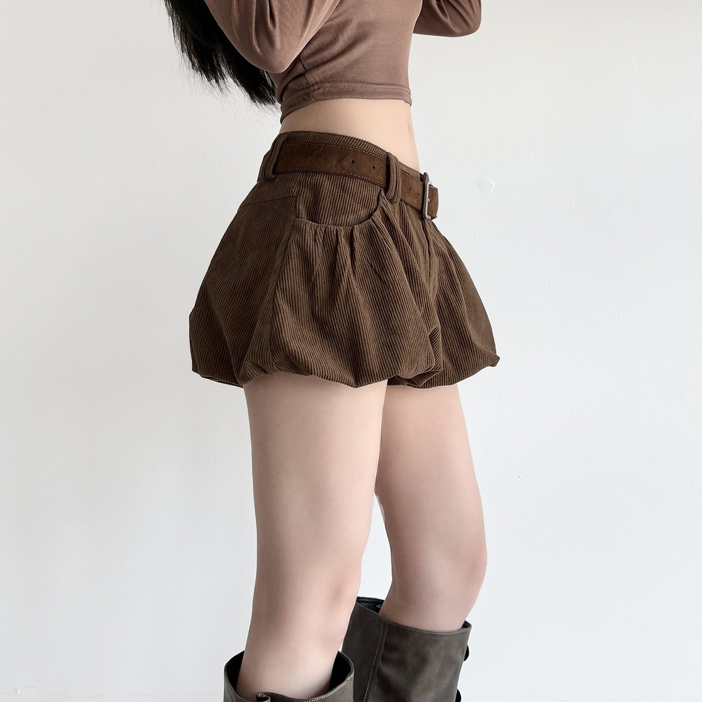 2025 autumn Korean style sweet and spicy new corduroy bud culottes low waist design suede belt accessories shorts