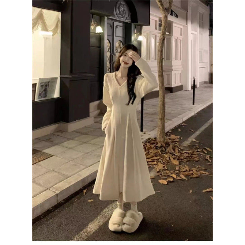 White V-neck underwear with a base dress Women's pre-autumn outfit 2026 new French temperament long skirt