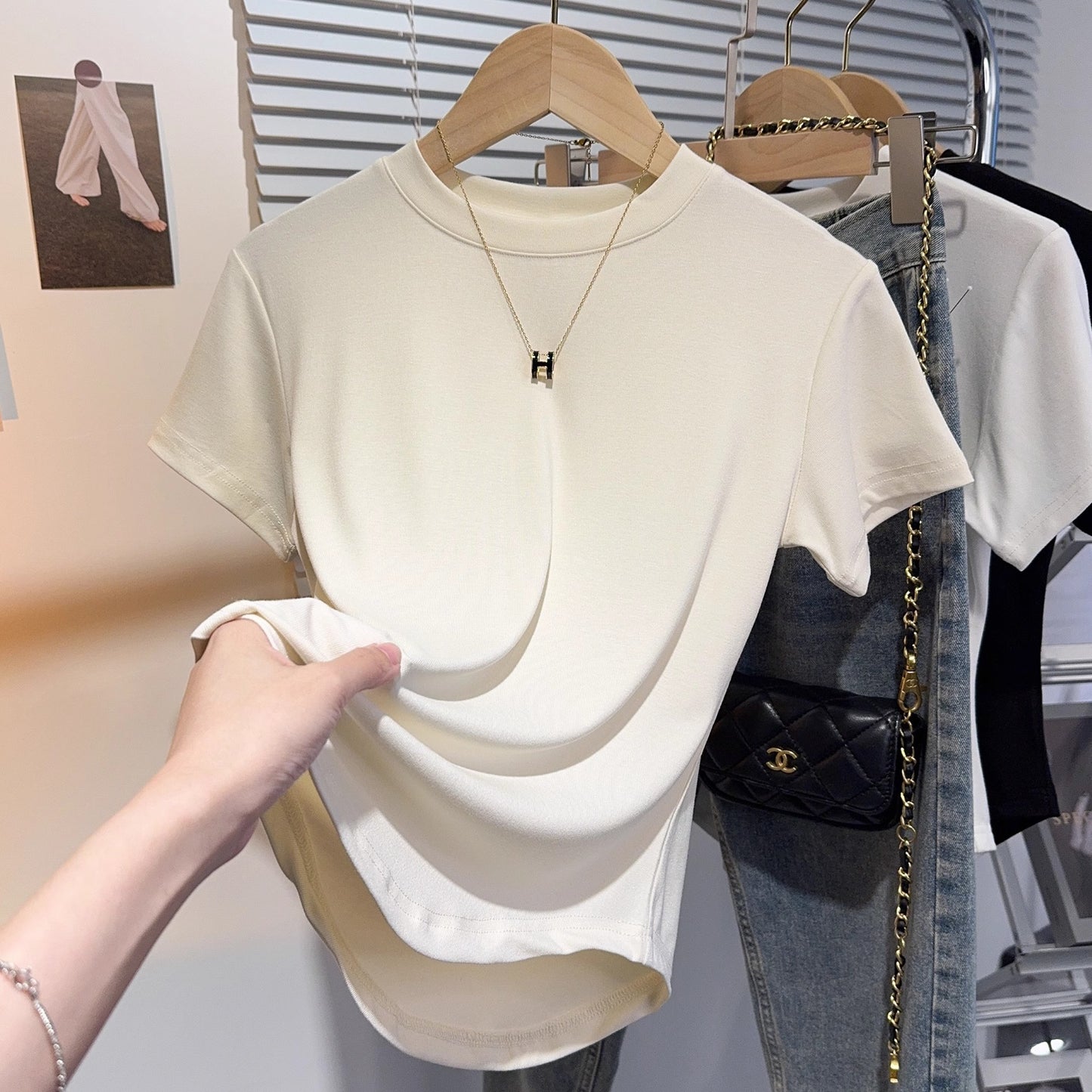 Short-sleeved T-shirt women's summer 2025 black small crew neck threaded waist slim-fitting versatile foreign-style top bottoming shirt