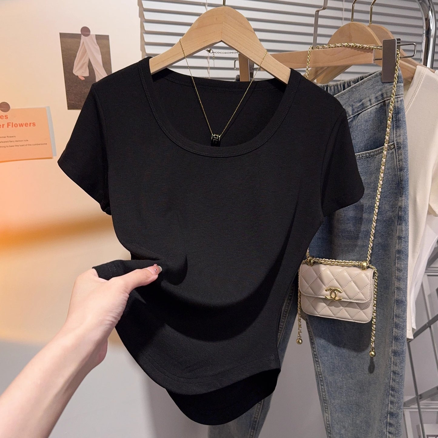 Foreign-style curved hem top women's U-neck threaded bottoming shirt 2025 summer new slim-fitting white short-sleeved T-shirt