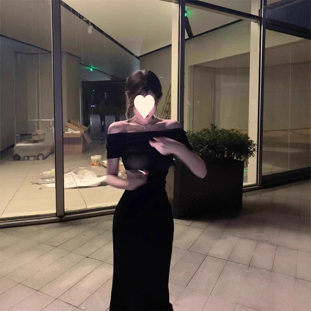 Gao Leng Yujie wore a black one-line neck dress, a woman's summer temperament, slim and slim, and a waist and hip length skirt