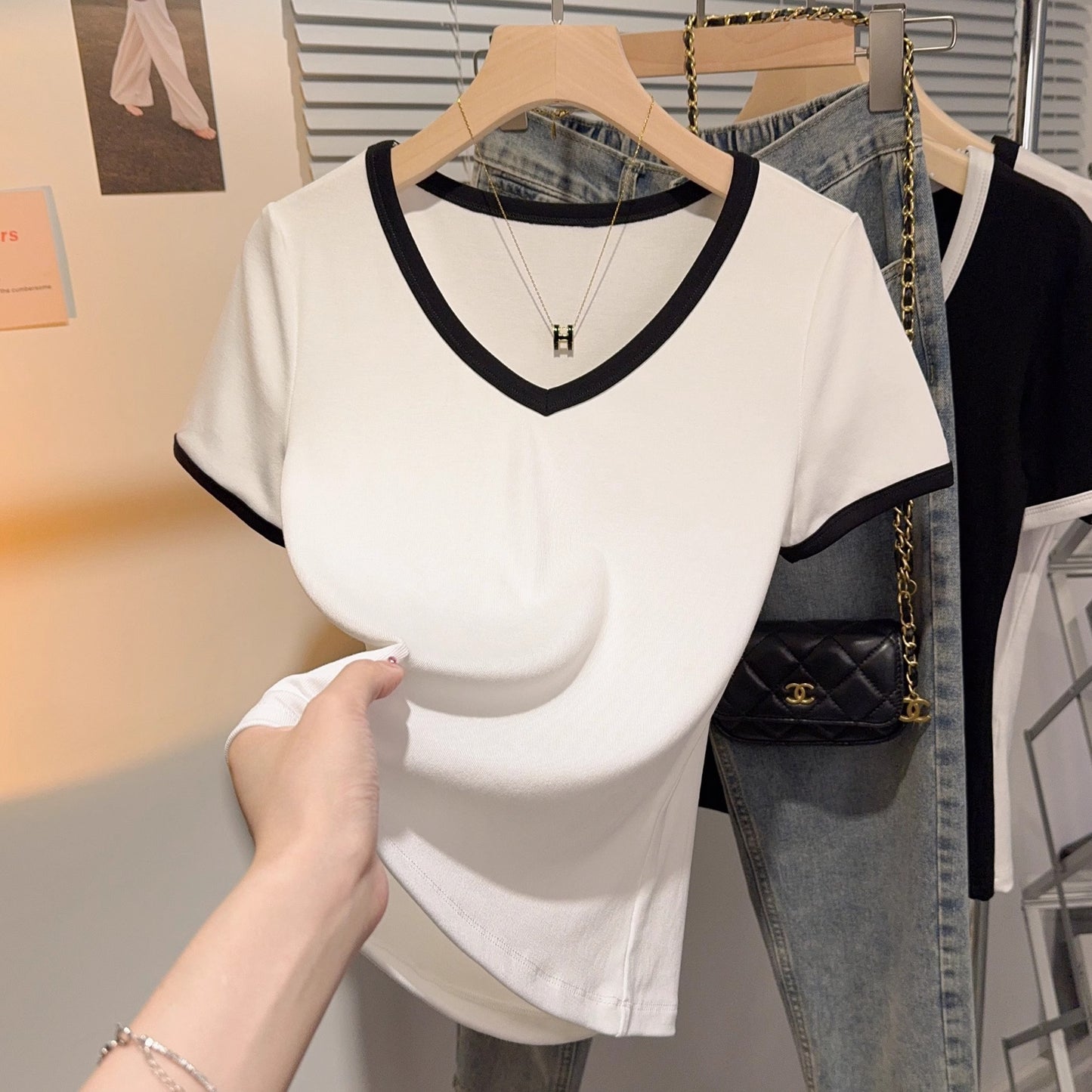 Chic short-sleeved T-shirt women's summer new slim-fitting unique contrasting color splicing temperament simple V-neck top bottoming shirt