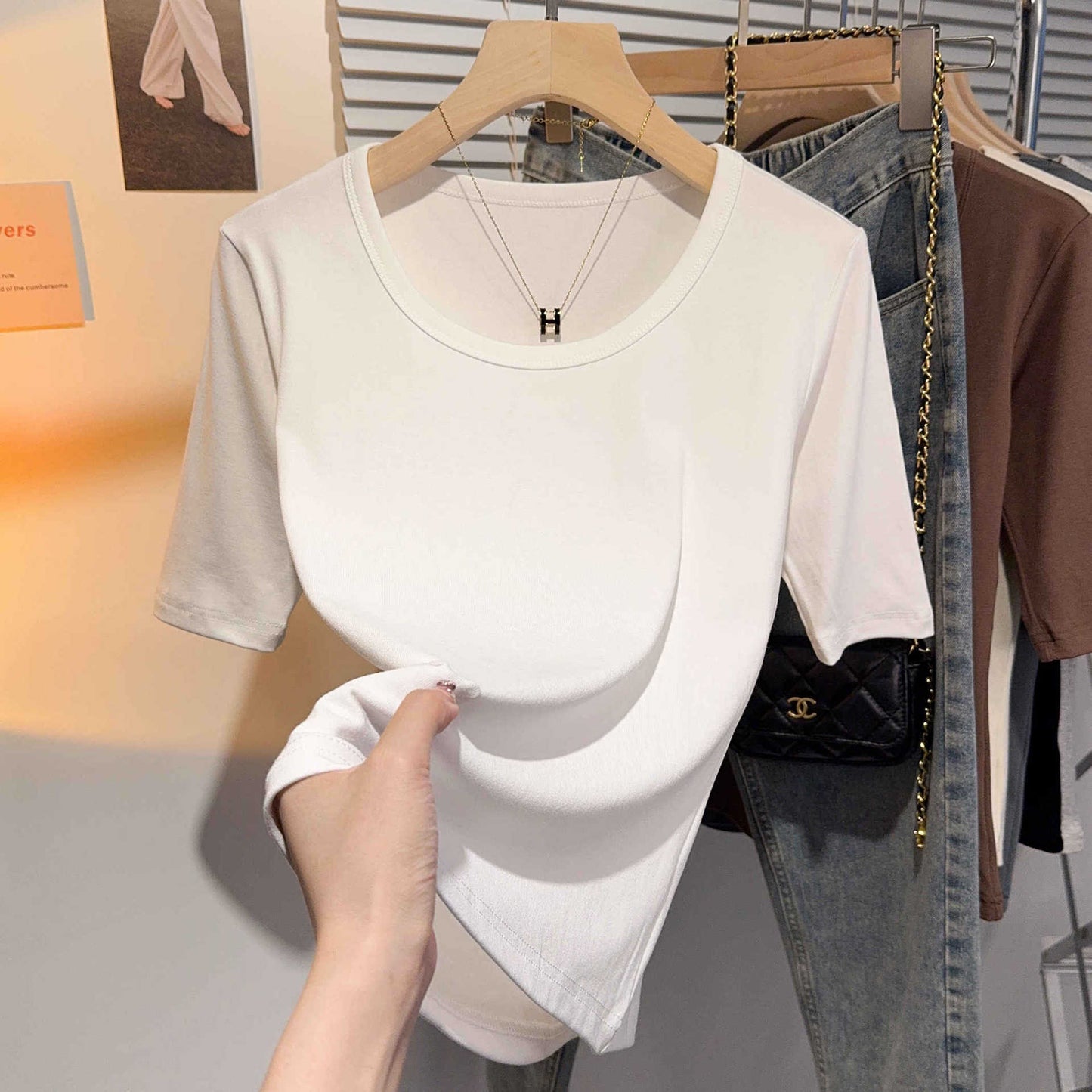 Black threaded knitted five-quarter-sleeved bottoming shirt T-shirt women's spring and autumn slim-fit half-sleeved U-neck middle-sleeved front shoulder clothes
