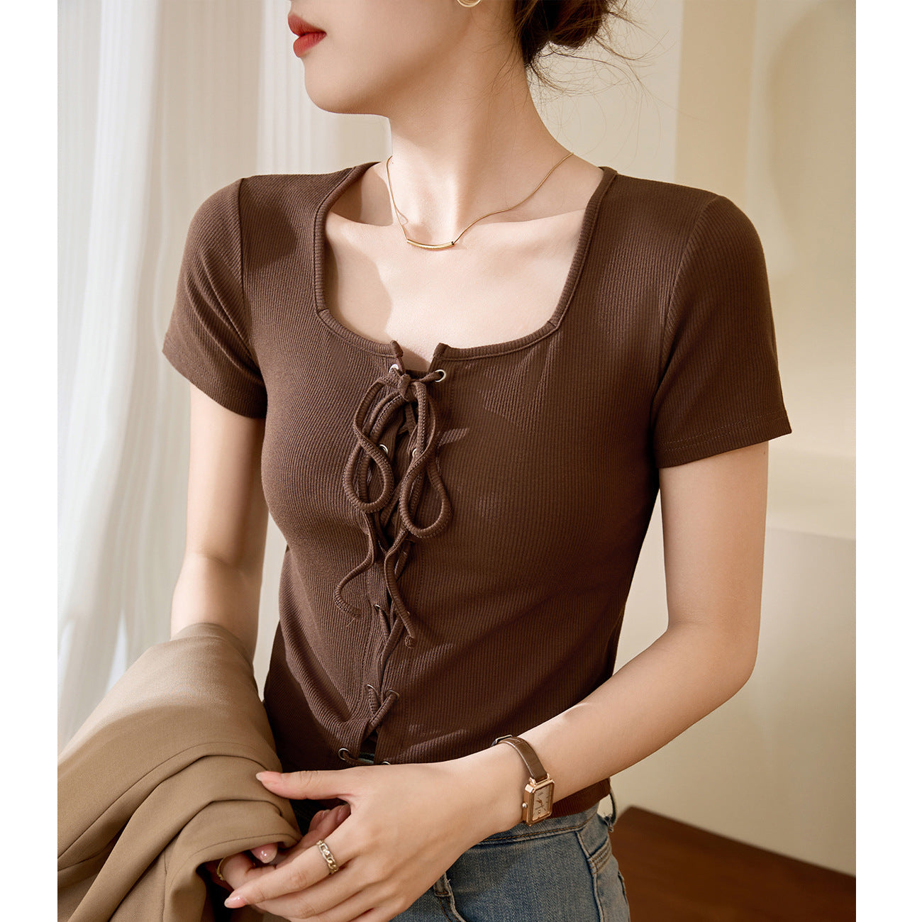 [Use good materials] High-end design strap T-shirt women's summer 2026 new square neck short-sleeved top fashionable outer wear