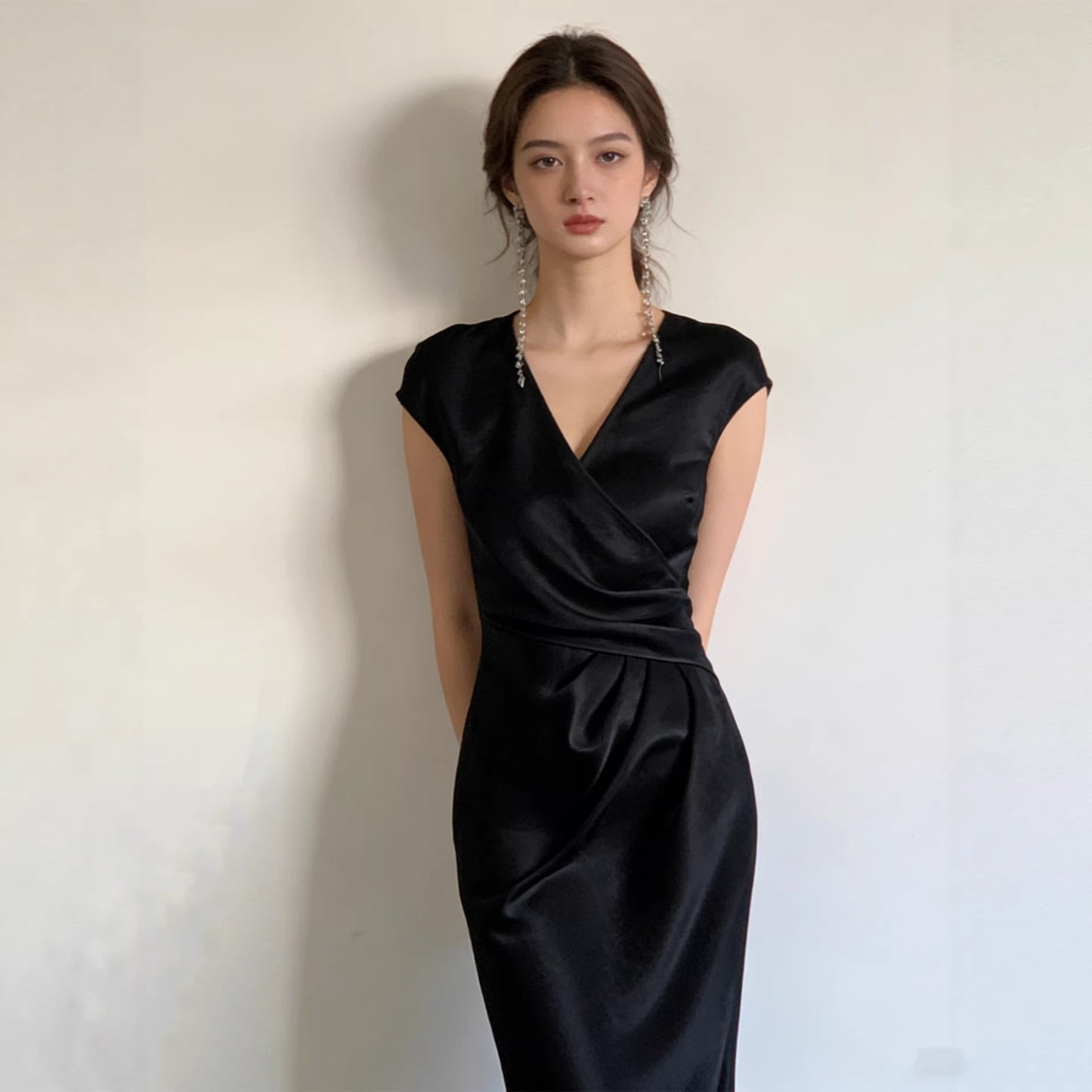 Haute couture French high-end feeling daughter feeling expensive feeling temperament satin overlapping V-neck summer waist thin fishtail dress