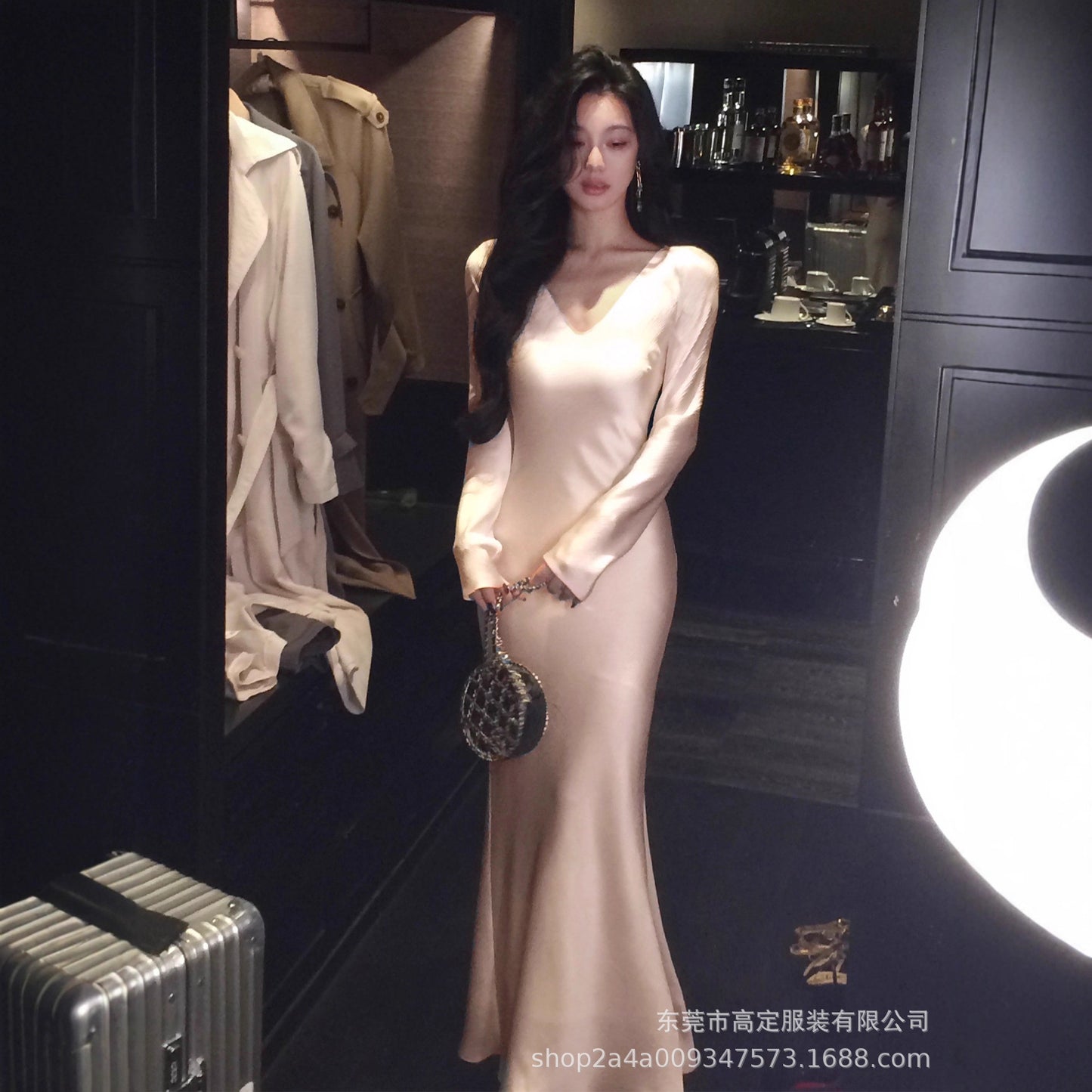 Haute couture imported acetic acid V-neck satin one-piece dress temperament oblique cut long dress fish tail advanced sense French