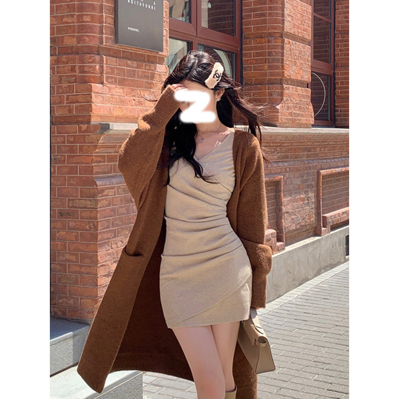Small V-neck waist pleated dress for women's spring and autumn long-sleeved slim-fitting short hip skirt