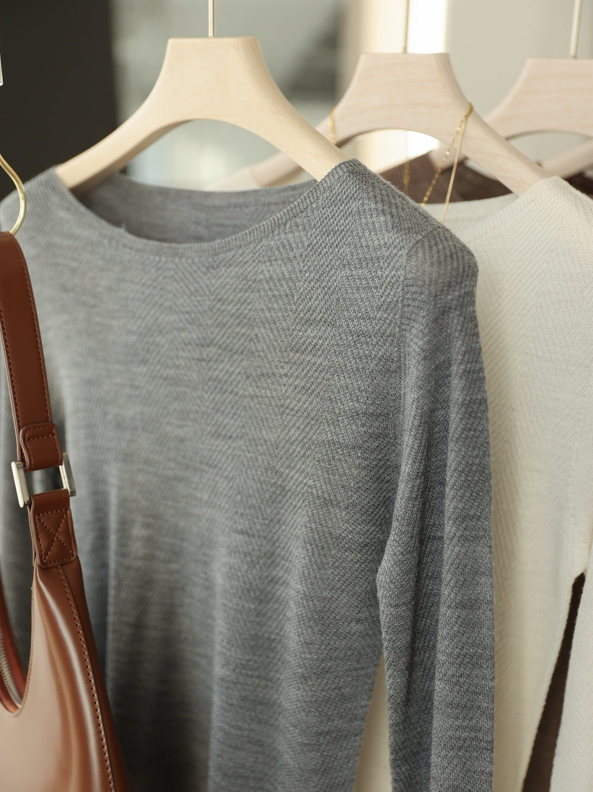 Machine washable 60 ultra-fine worsted full wool sweaters with fish bone pattern and thin seamless long-sleeved knitted sweaters and tops for women's autumn and winter