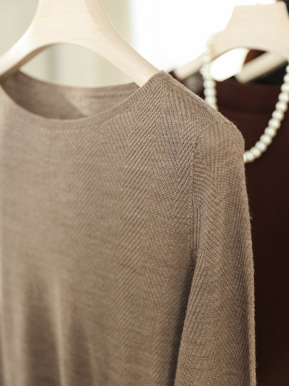 Machine washable 60 ultra-fine worsted full wool sweaters with fish bone pattern and thin seamless long-sleeved knitted sweaters and tops for women's autumn and winter