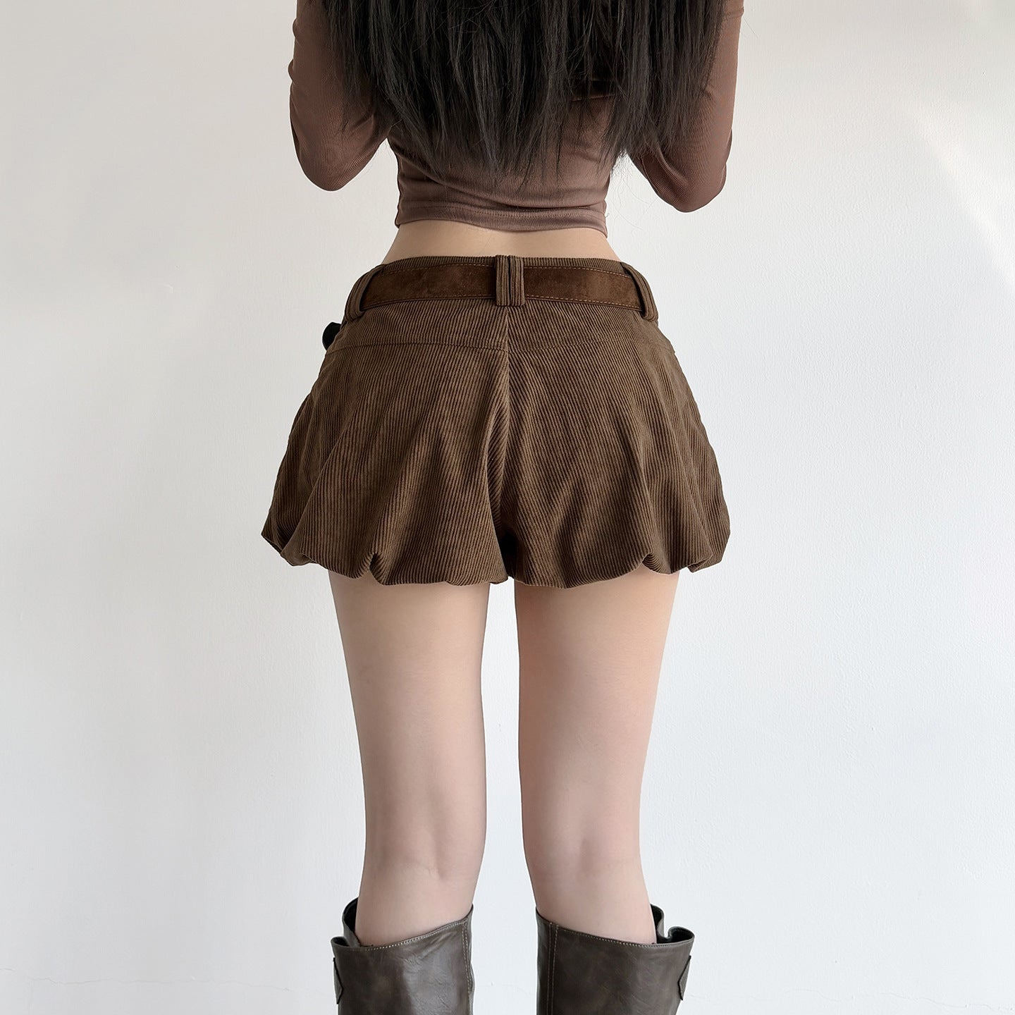 2025 autumn Korean style sweet and spicy new corduroy bud culottes low waist design suede belt accessories shorts