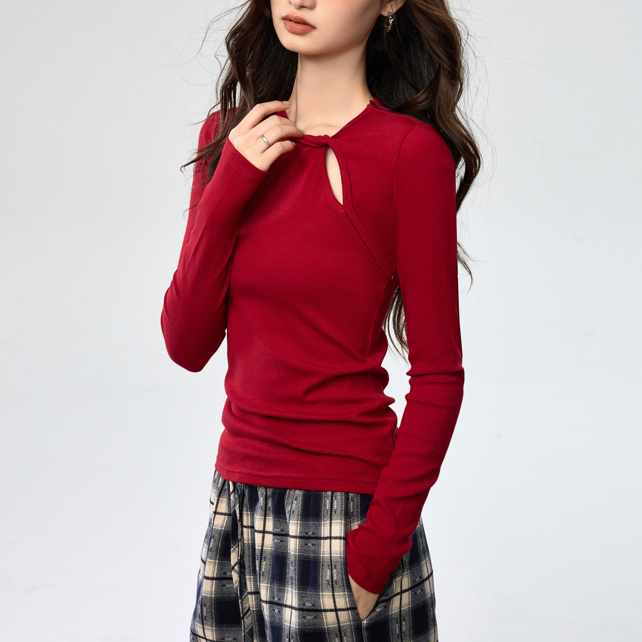 260G Youke silk, high-end design sense hollow temperament long-sleeved T-shirt women's early autumn French outer twist top