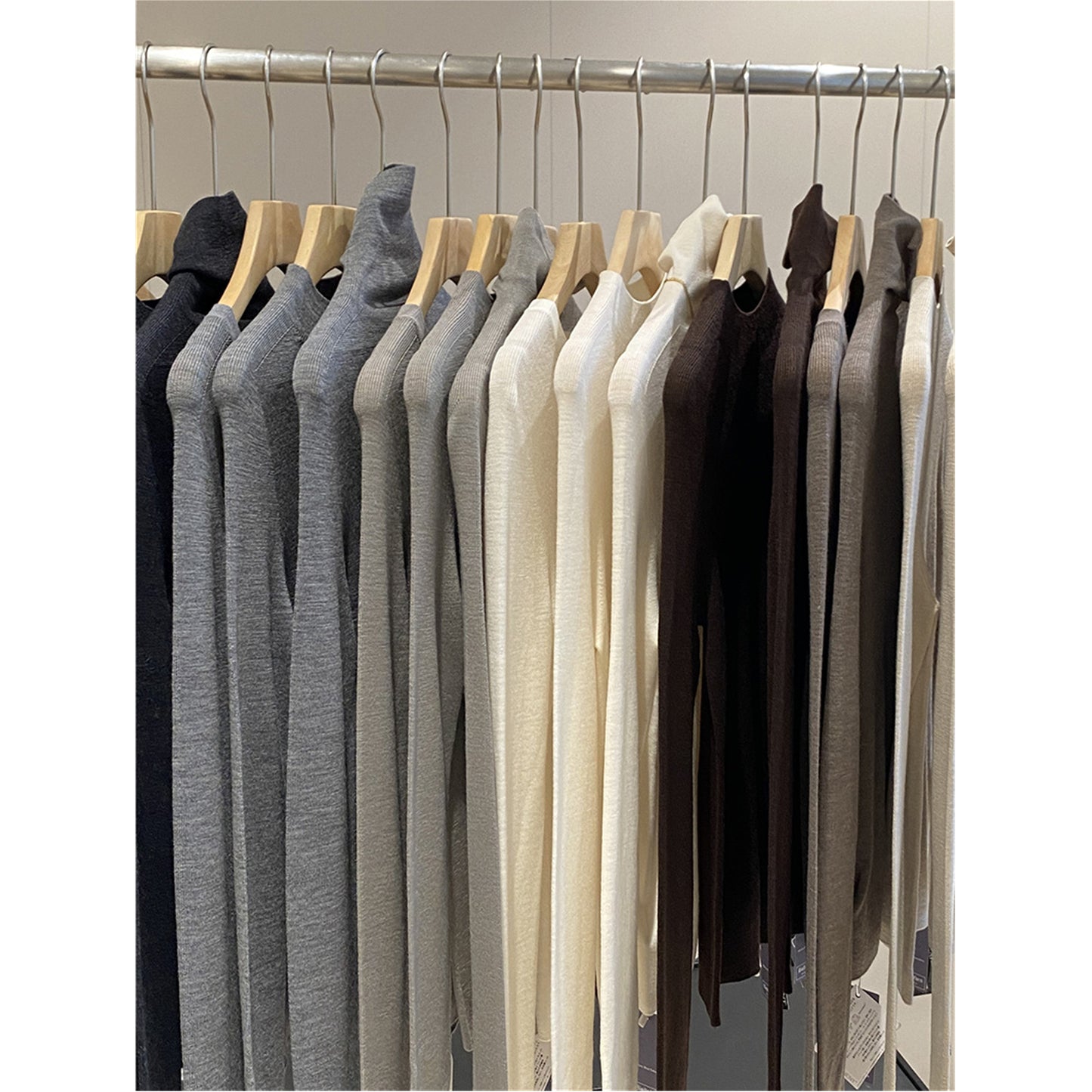 IN BLUE 100 wool! Yangzi yarn seamless machine washable fashion bottoming sweater knitted sweater women's sweater