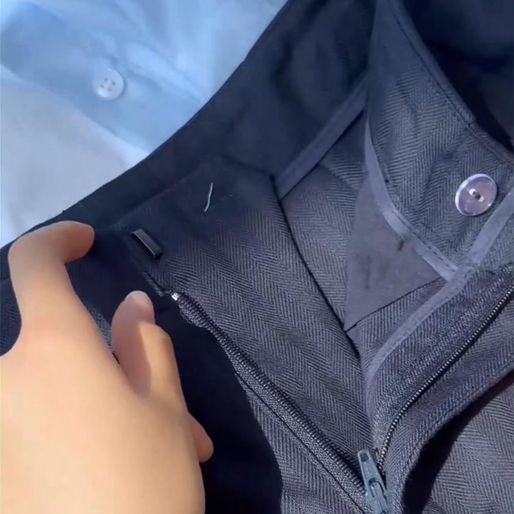 Fried chicken recommended! Old money style navy blue casual pants summer high waist pleated fashion non-stick legs linen suit pants