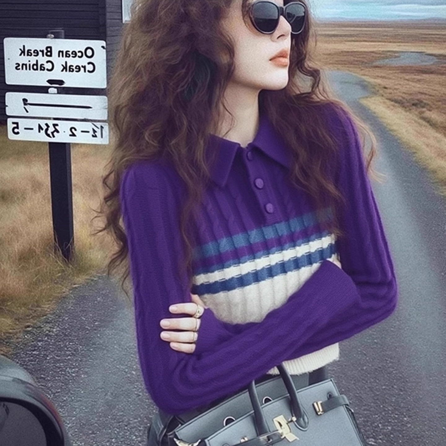 The winter of 2025 has a sense of luxury, super good-looking, soft and glutinous, lazy wind, and age-reducing style, especially relaxed, purple knitted sweater girl