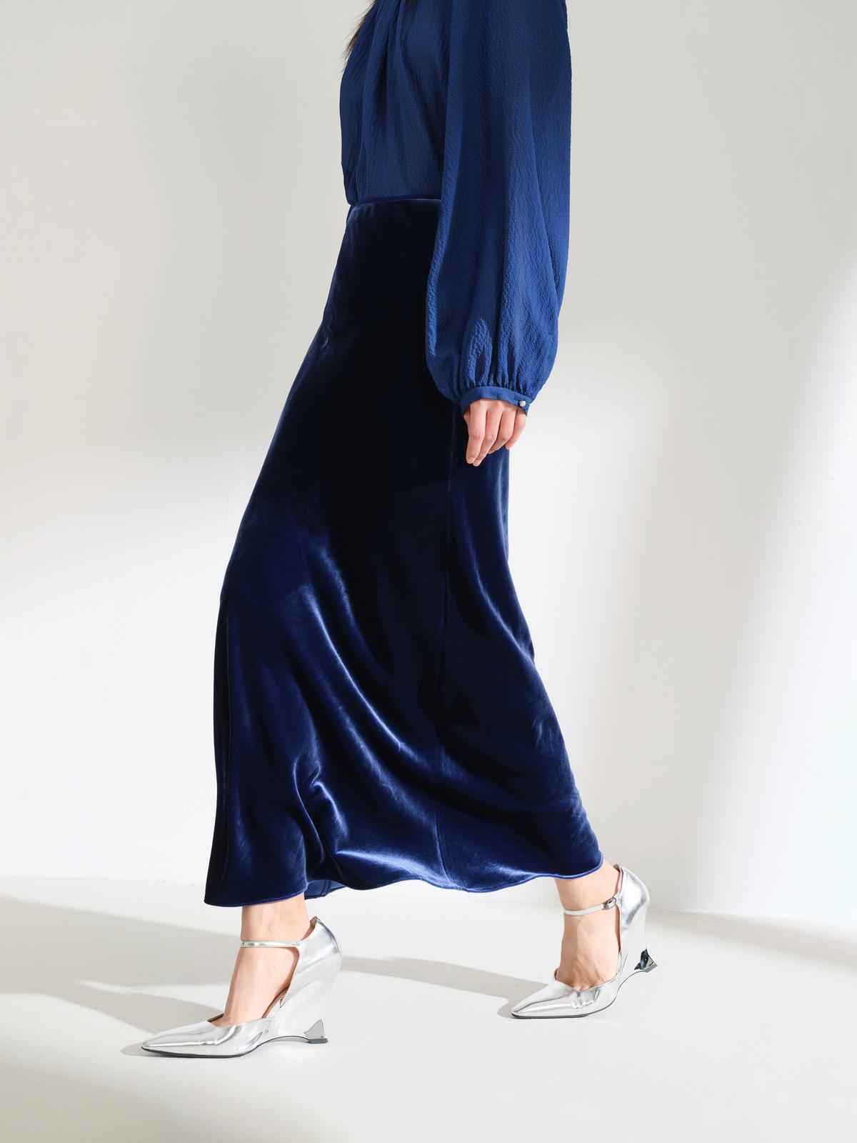 Textured velvet high-waisted fishtail skirt diagonal cut silk hip skirt autumn and winter 2025 new a-word skirt long skirt