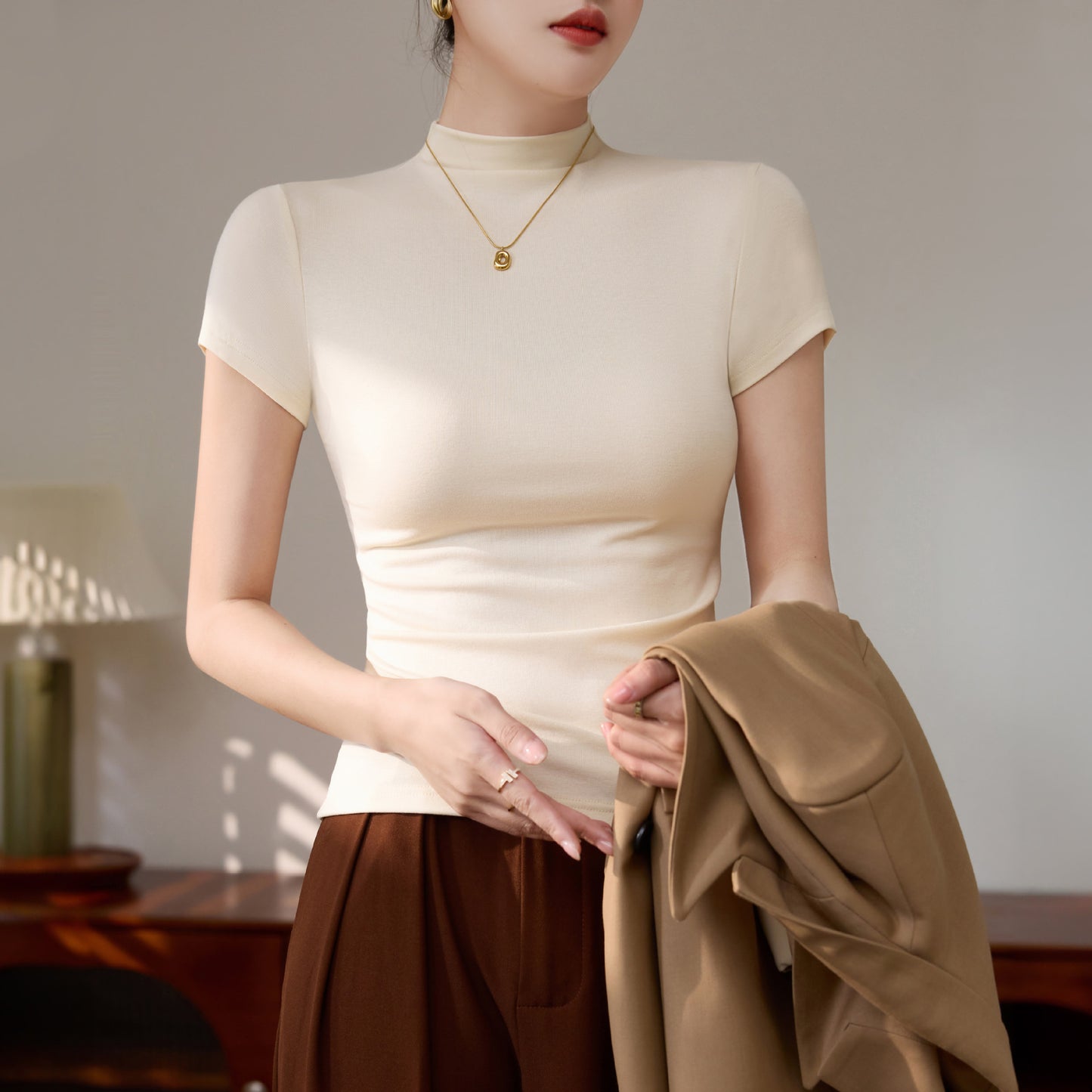 Basic beautiful base shirt, women's semi-turtleneck, apricot slim short-sleeved T-shirt, summer foreign style front shoulder top, 2025