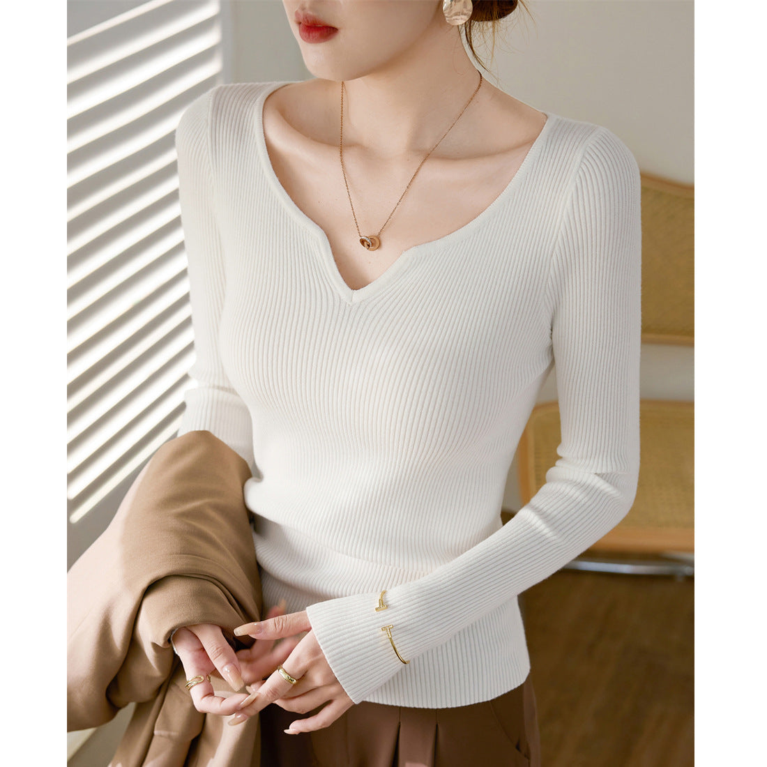 Peach heart neck sweater women's knitted sweater 2025 autumn and winter new slim-fitting and thin inner with warm wool thread long-sleeved top