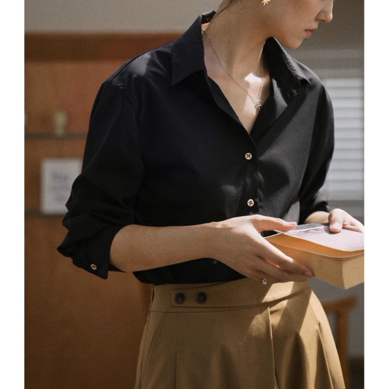 Jicouture Black Gold Buckle Classic Versatile Shirt French Retro Fashion Long Sleeve Top Women's Premium Autumn