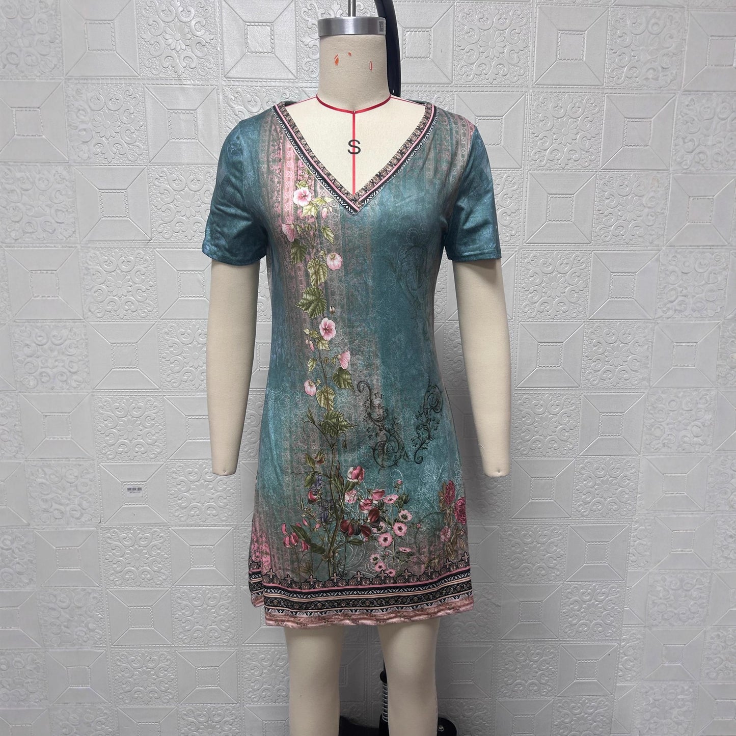 2025 Amazon Temu spring and summer European and American cross-border women's clothing new celebrity style printing casual V-neck short-sleeved dress