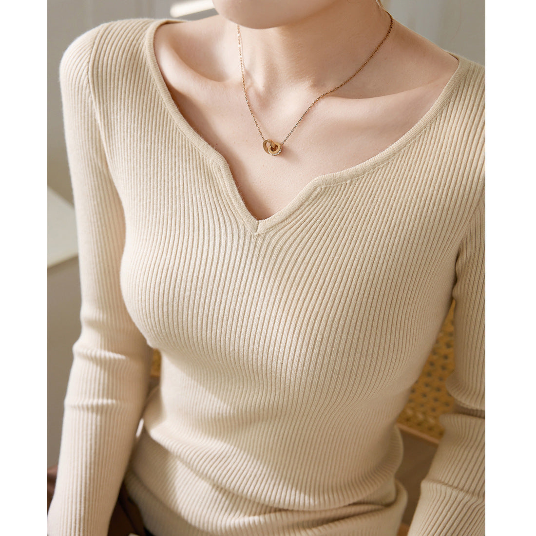 Peach heart neck sweater women's knitted sweater 2025 autumn and winter new slim-fitting and thin inner with warm wool thread long-sleeved top