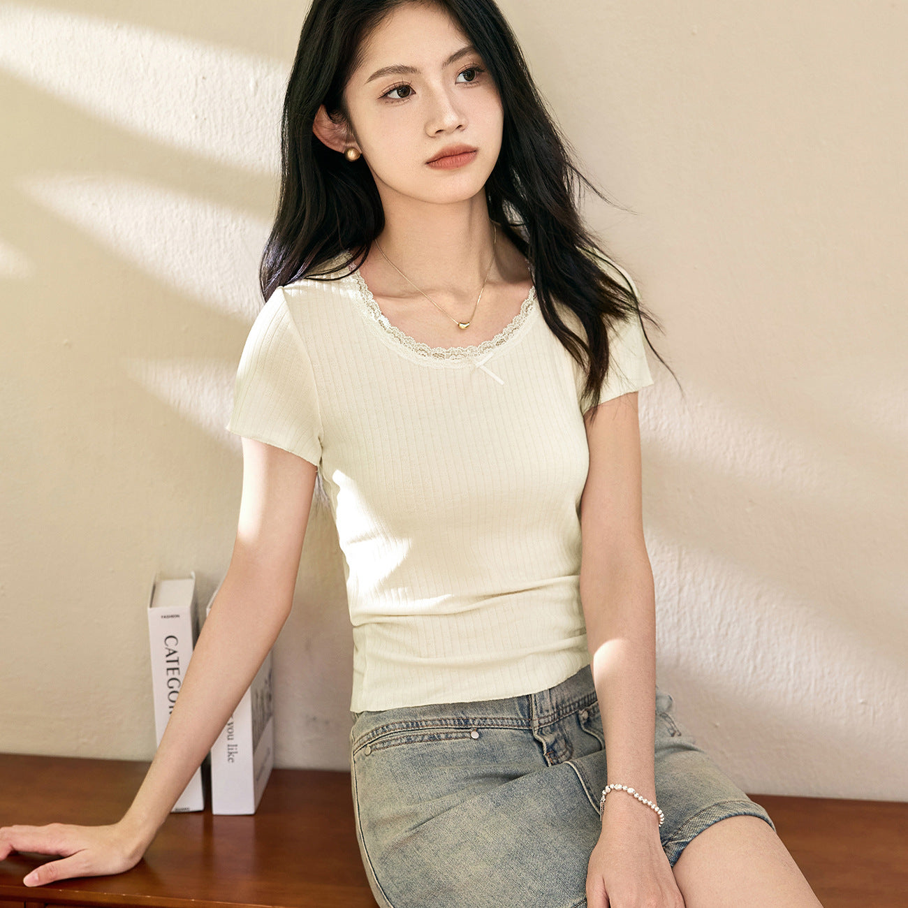 Ballet style pure lace U-neck T-shirt women's 2026 summer new retro short-sleeved curled edge bottoming shirt top