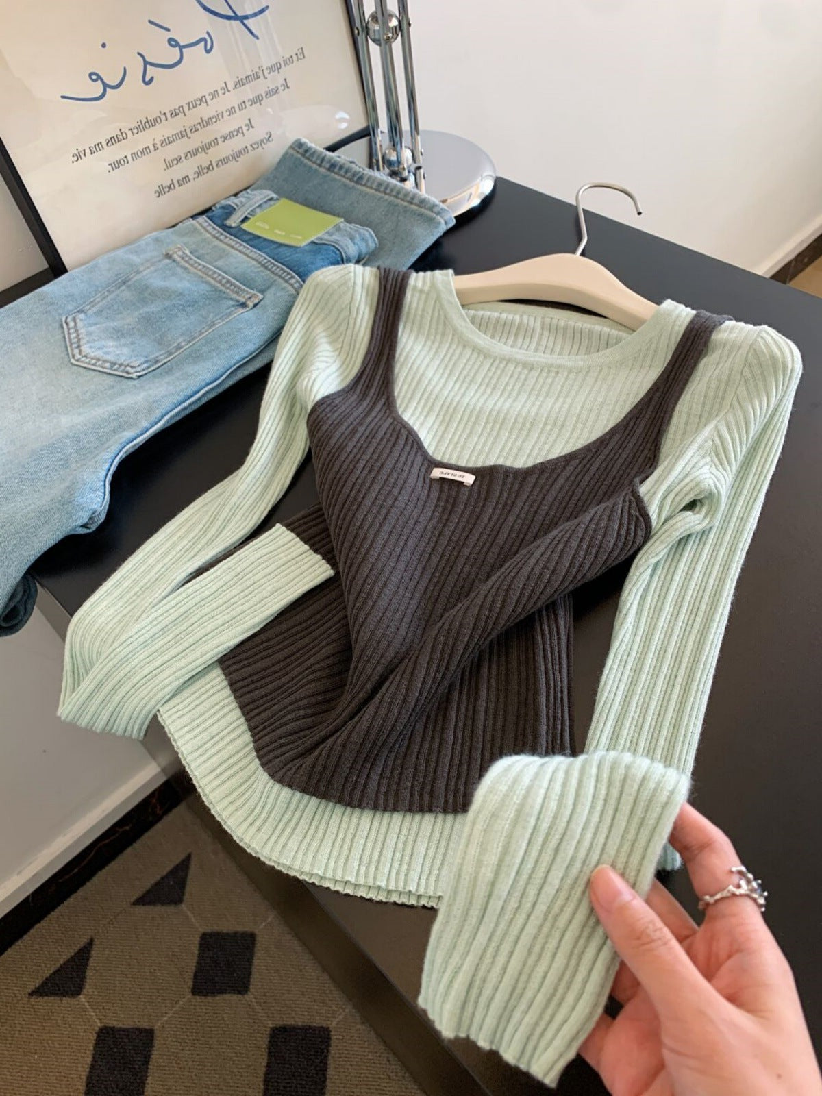 Mint makes perfect~ Korean style contrasting colors fake two-piece knitted sweater women's autumn 2025 new design chic top