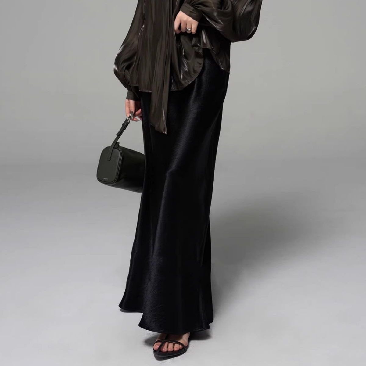 New Chinese light luxury 25 spring and summer new imported acetic acid Muse bi into super long mopping diagonal cut skirt women