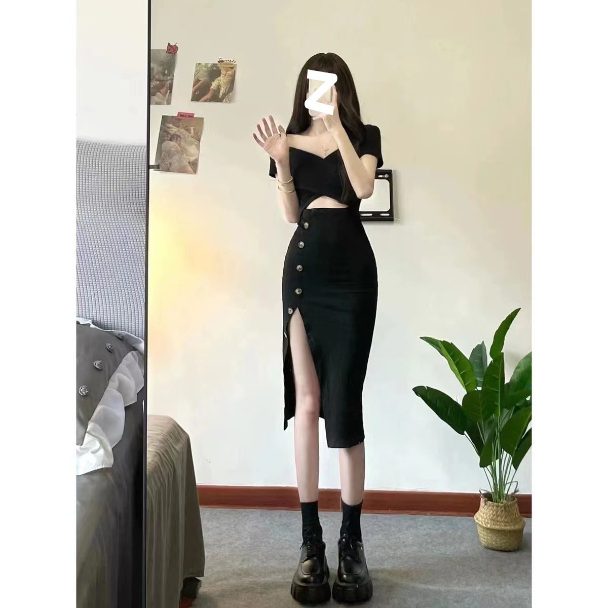 Sexy, light and familiar, pure desire style design sense, Spice Girl Royal Sister, black short-sleeved split-ended hip-wrapped dress, female waist and thin