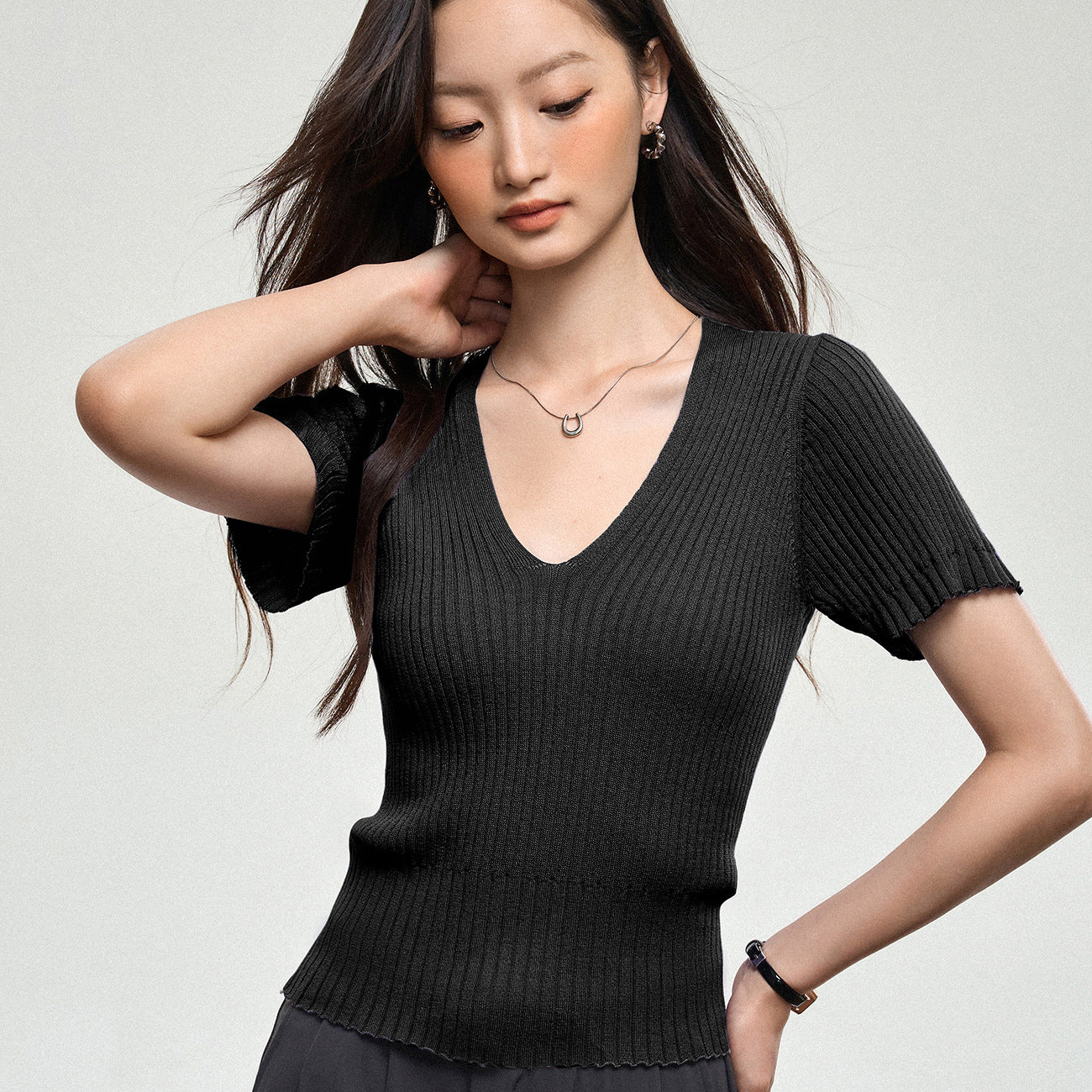 Temperament V-neck short-sleeved knitted sweater women's summer 2026 new Spice Girl pure desire wind slim T-shirt slim pink top