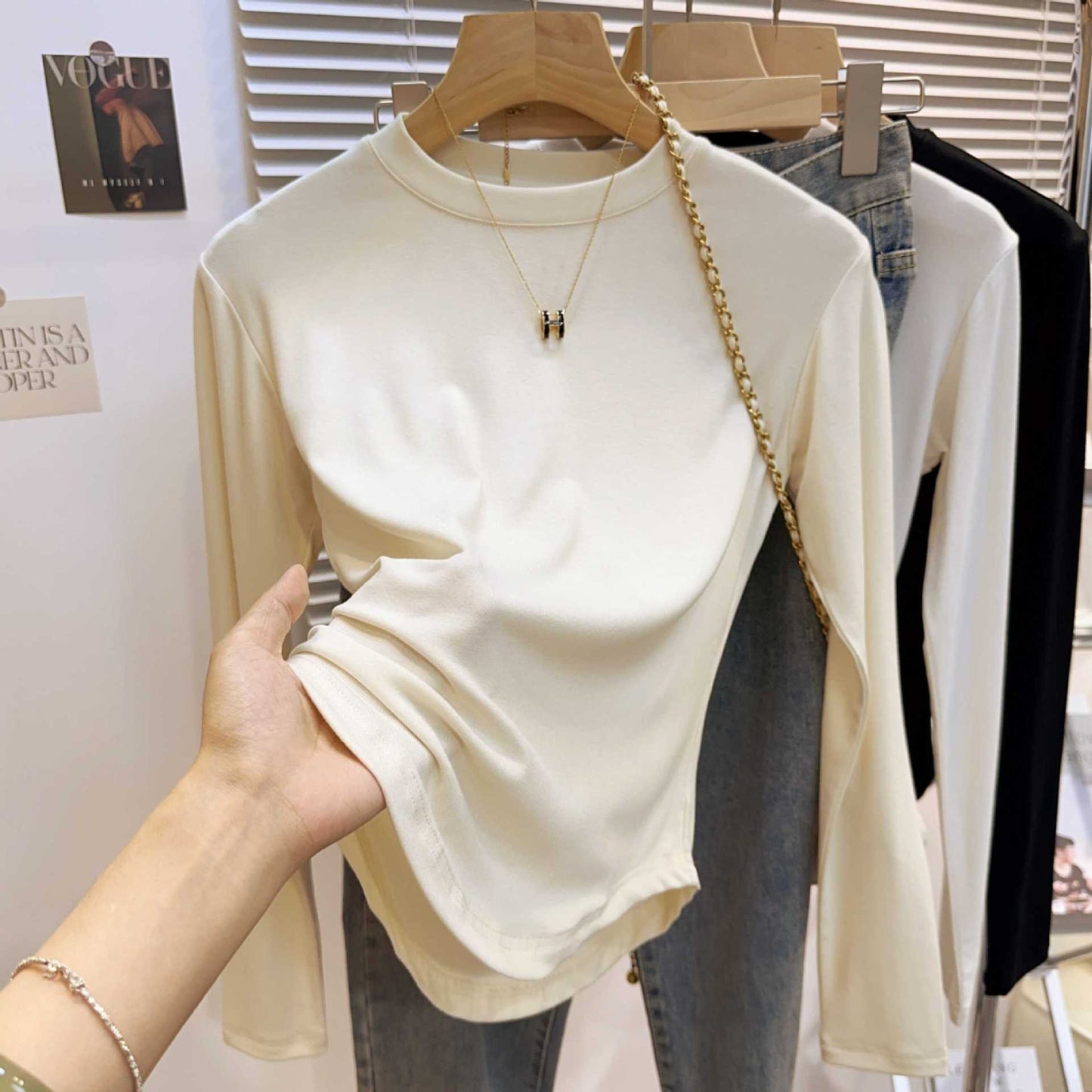 White bottoming shirt women's small round neck inner with early spring and autumn thread long-sleeved T-shirt temperament looking thin 2025 top ins