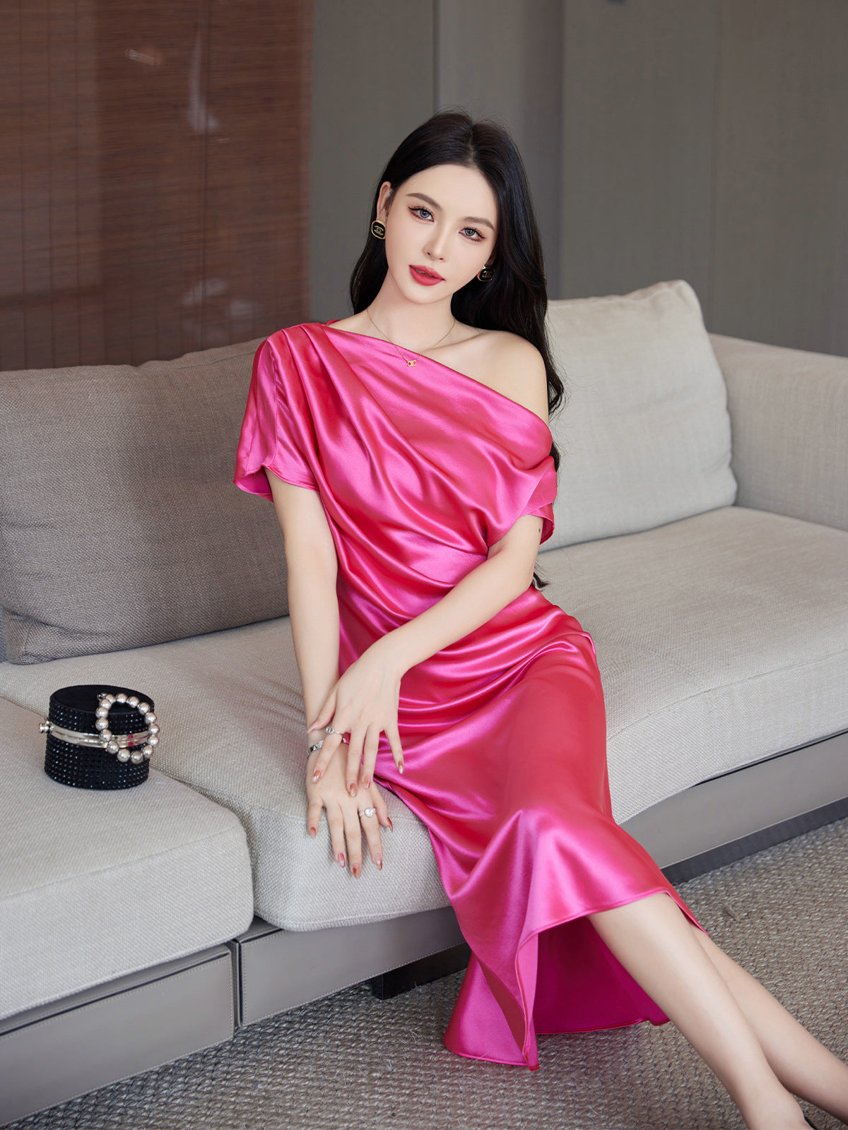 Keep it for yourself! Imported acetic acid satin dress 45 degrees oblique cut U-neck acetic acid satin long dress with stylish pendant